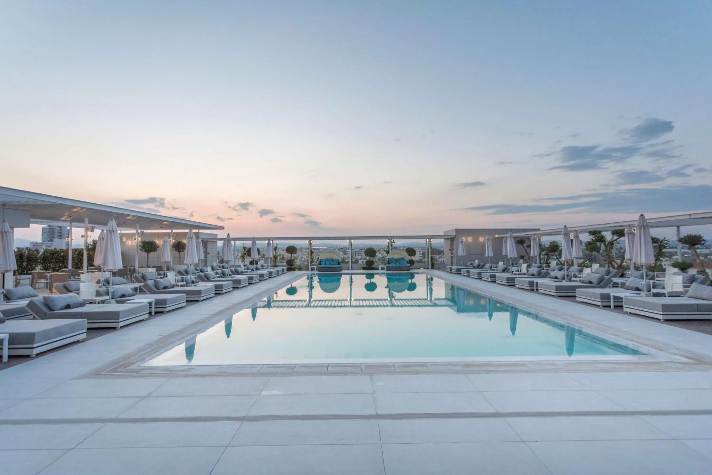 Lounge or bar in Radisson Blu Hotel, Larnaca