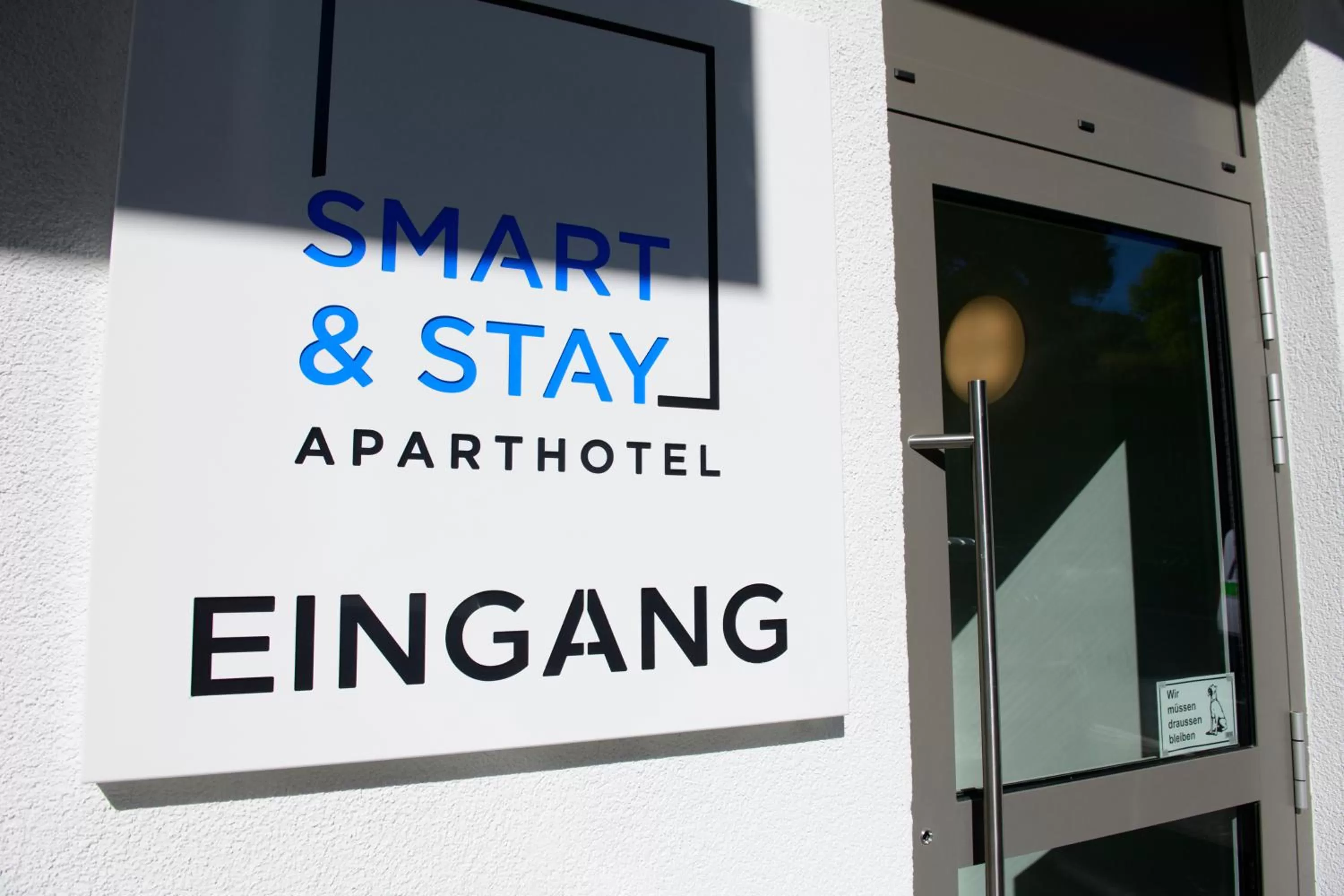 Property building in Smart & Stay Aparthotel Saarbrücken Süd - Self-Check-In - Free Parking