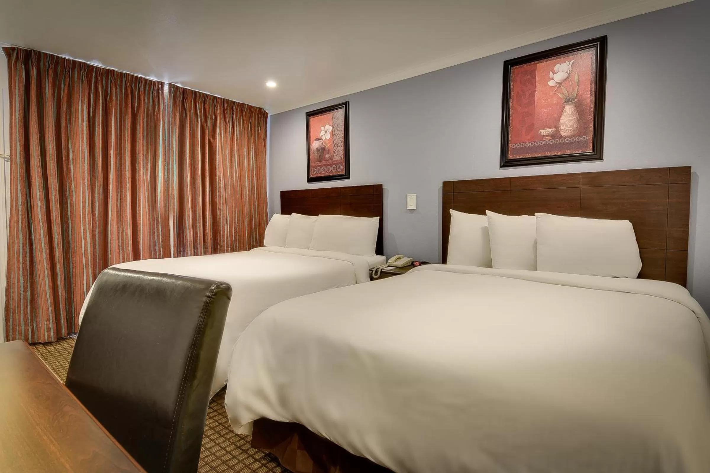 Bed in Vagabond Inn San Pedro