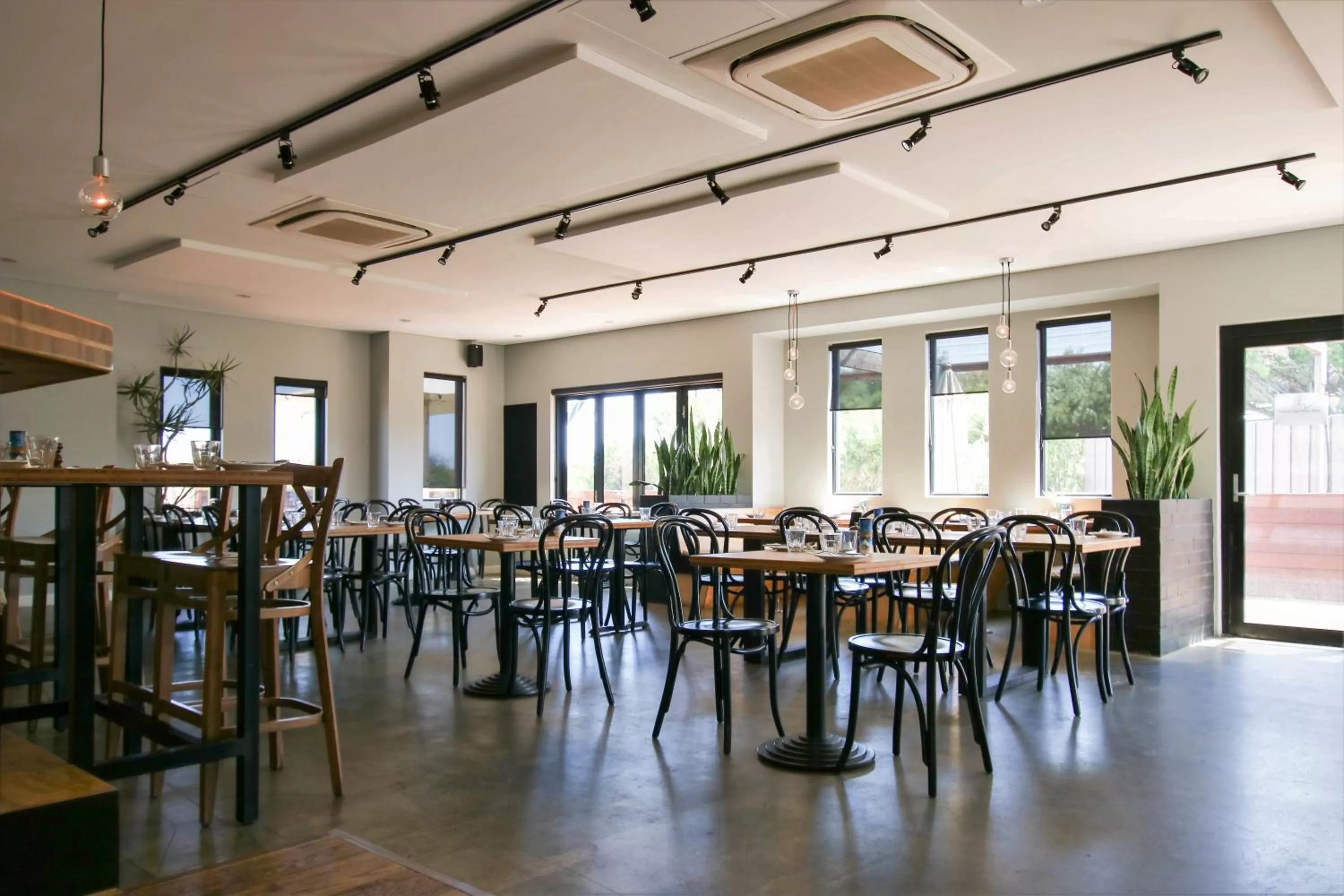 Restaurant/places to eat in Margarets Beach Resort