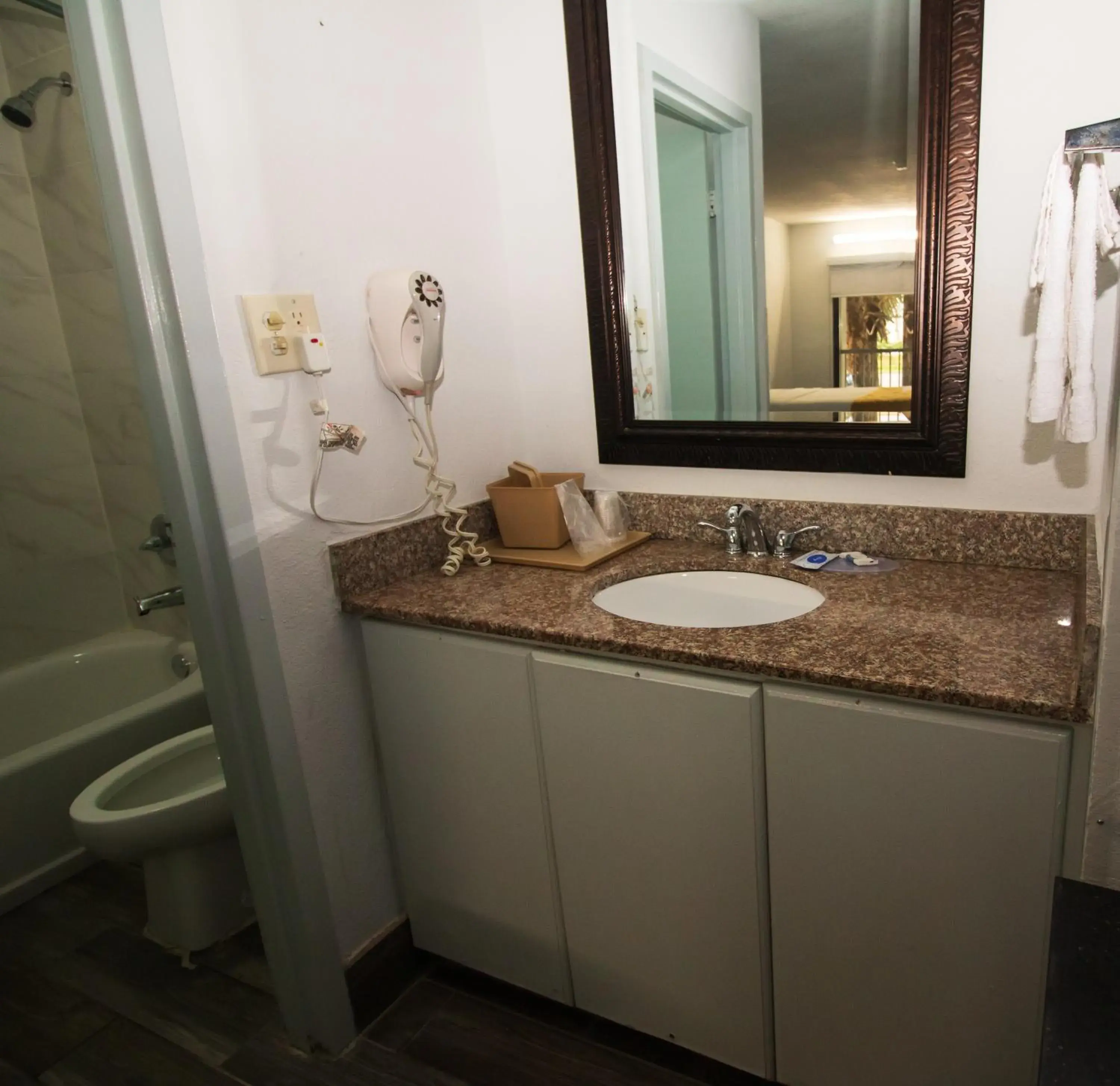 Room with Two Double Beds - Non-Smoking in Sweet Dream Inn - University Park Room with Two Double Beds - Non-Smoking in Sweet Dream Inn - University Park