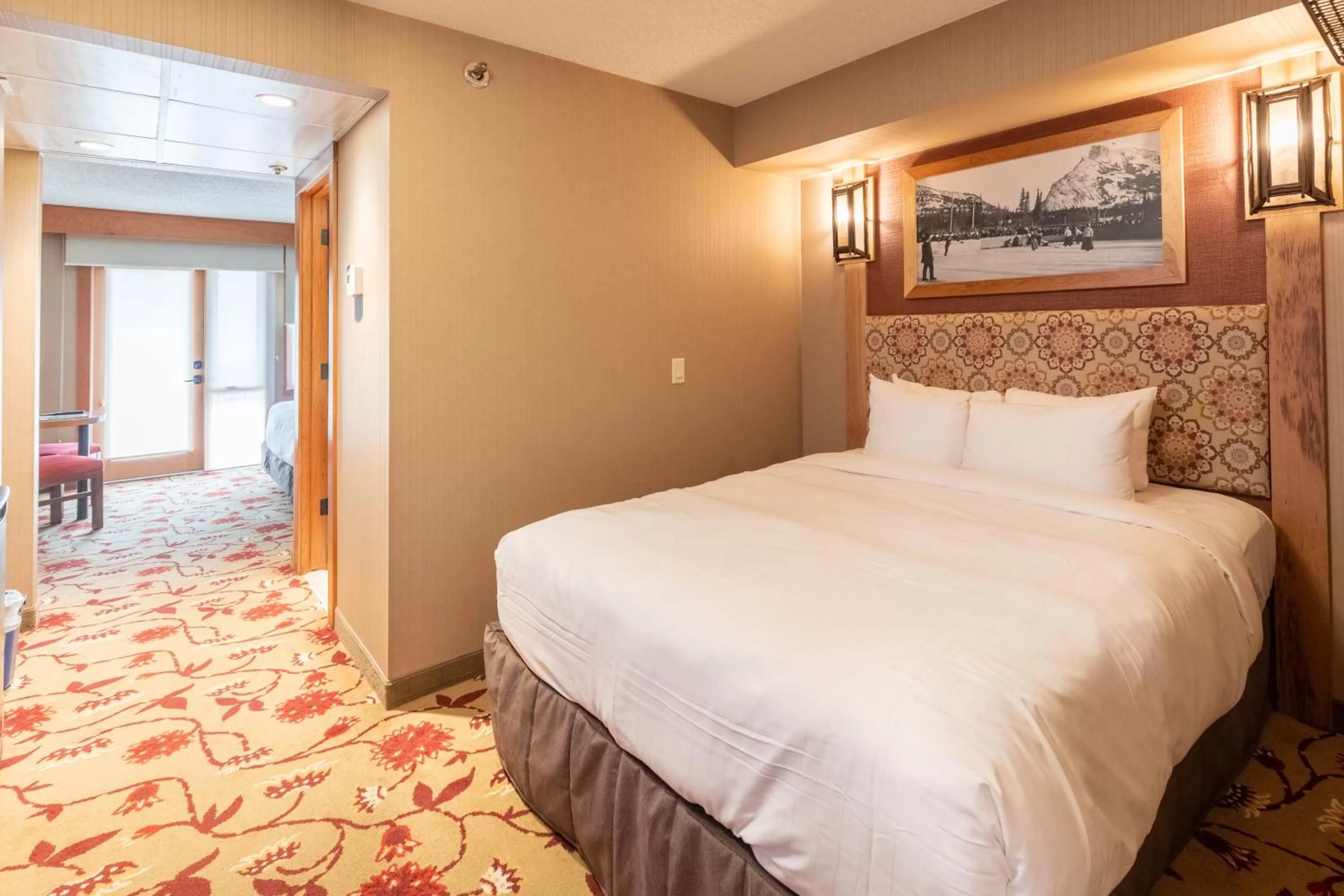 Bed in Banff Ptarmigan Inn