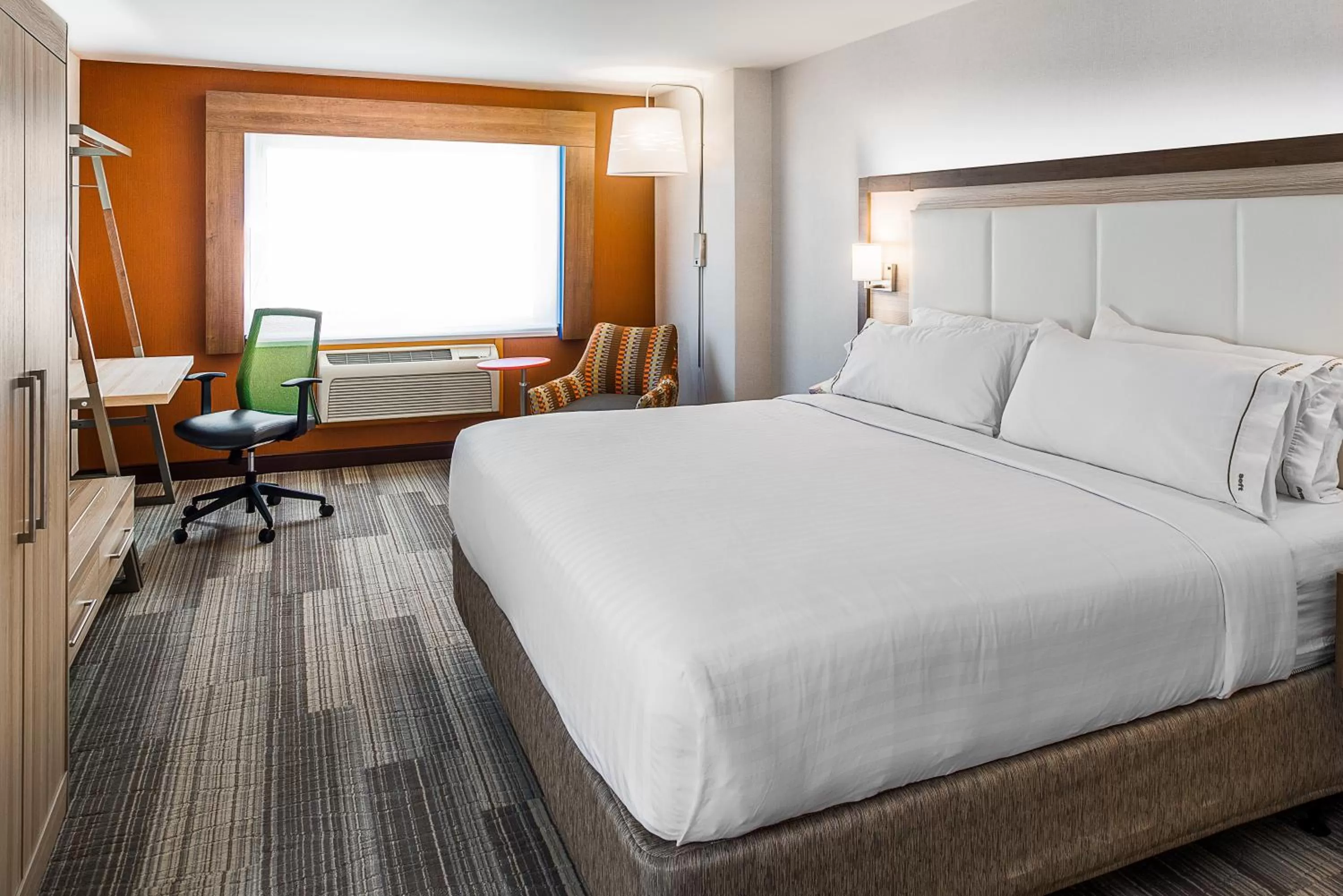 Photo of the whole room, Bed in Holiday Inn Express & Suites Halifax - Bedford by IHG