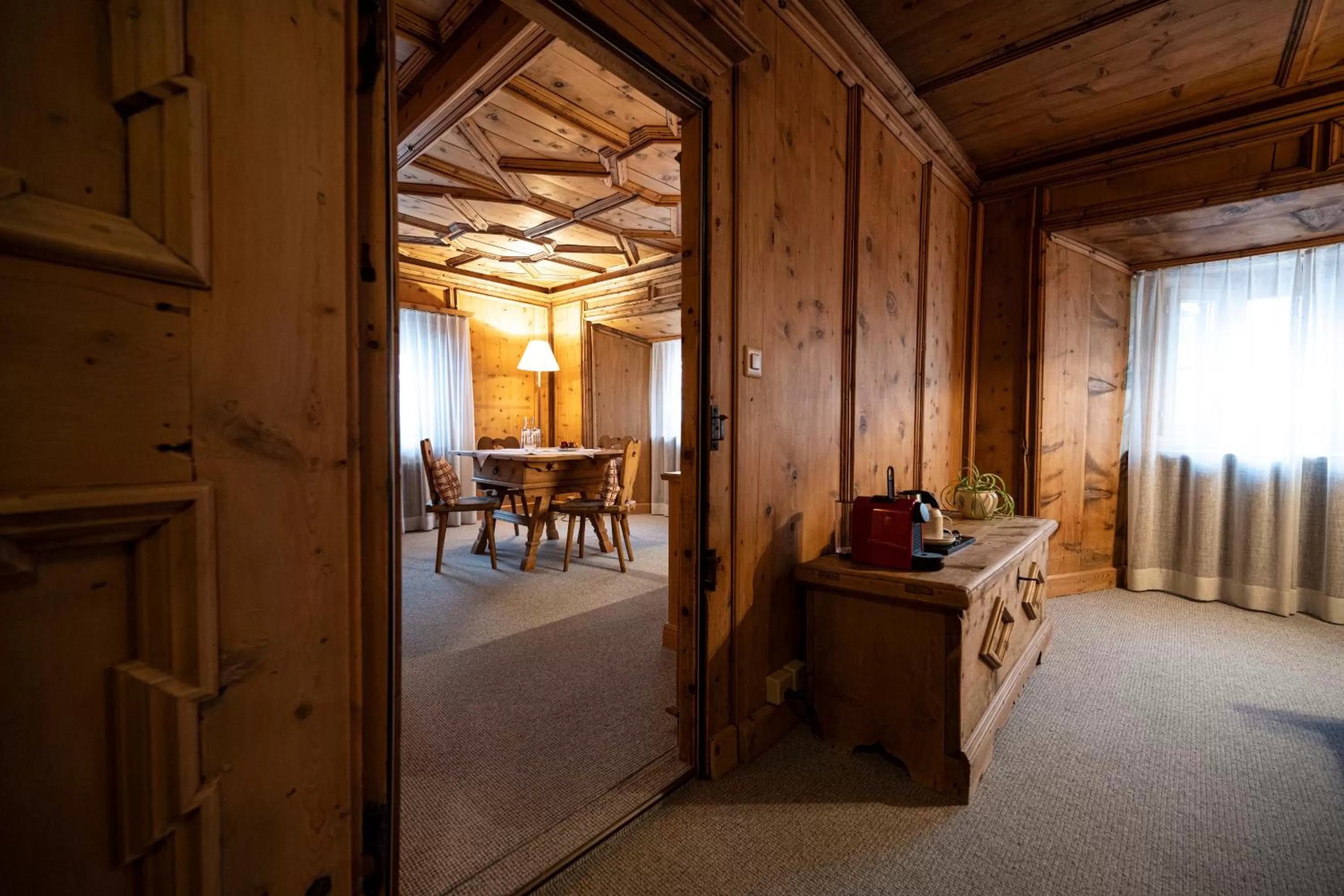Coffee/tea facilities, Seating Area in Hotel Engiadina