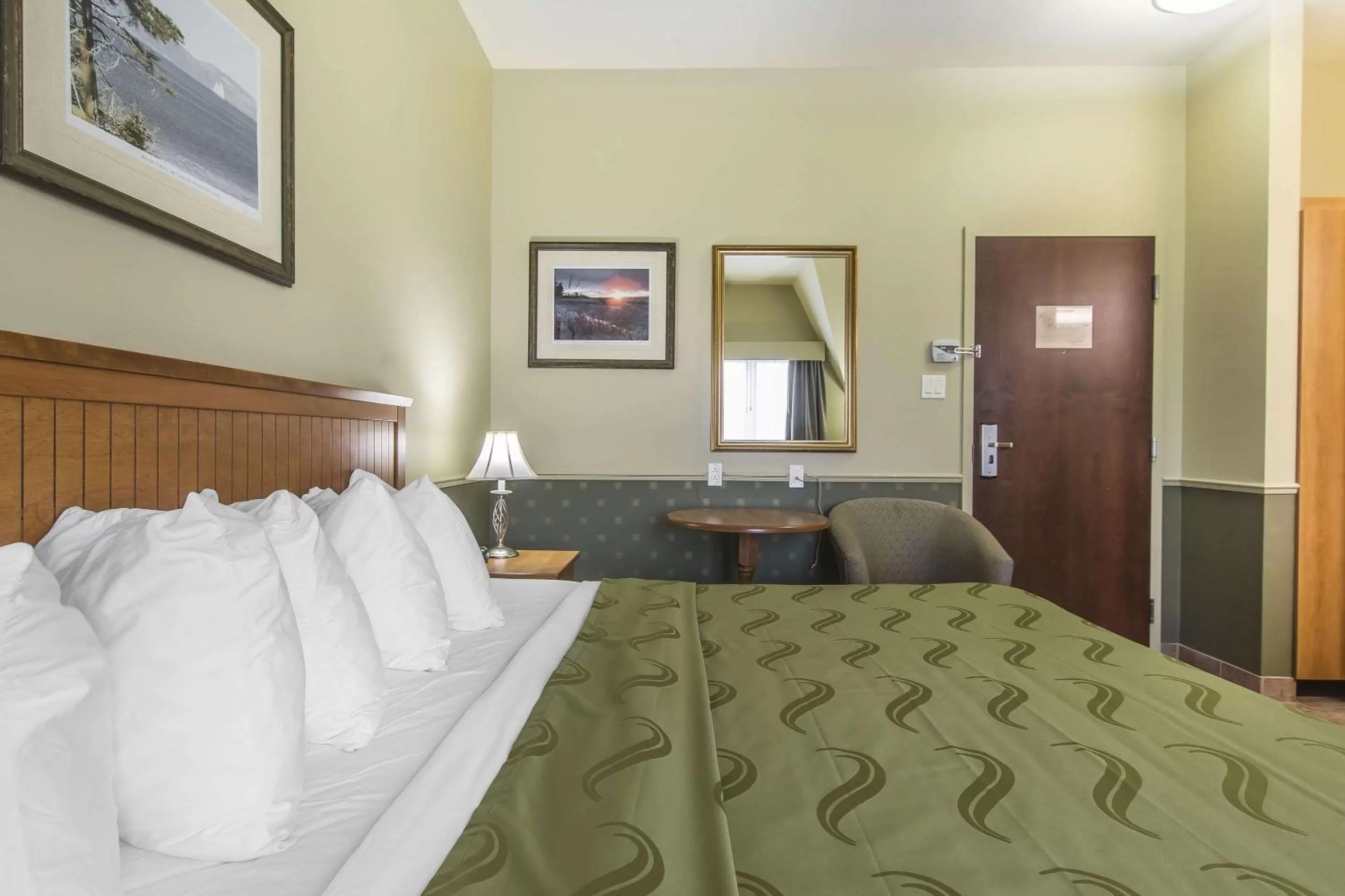 Photo of the whole room, Bed in Quality Inn