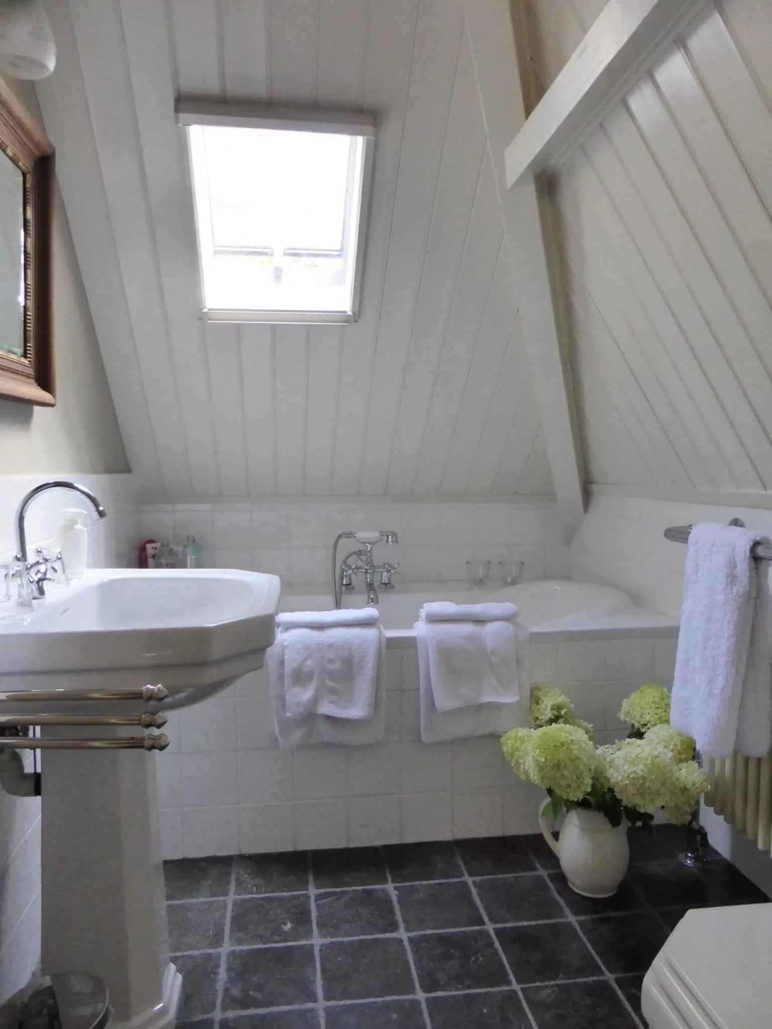 Bathroom in Landrop Bed & Breakfast