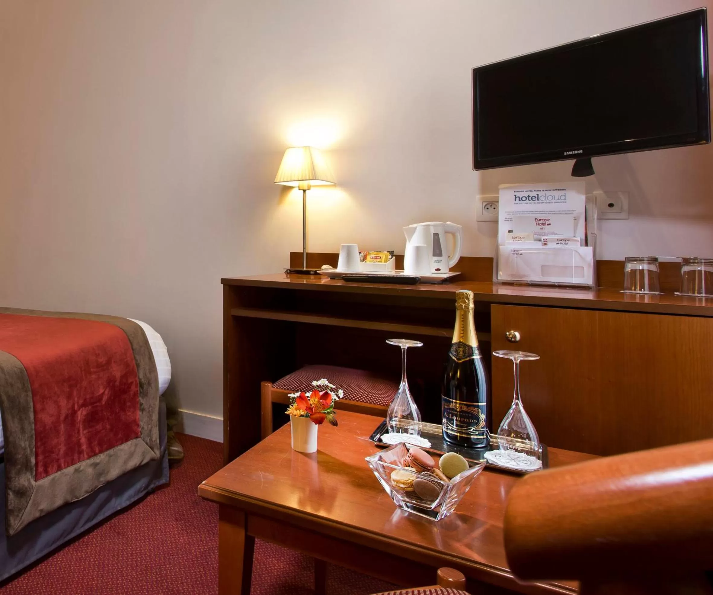 Coffee/tea facilities in Europe Hotel Paris Eiffel