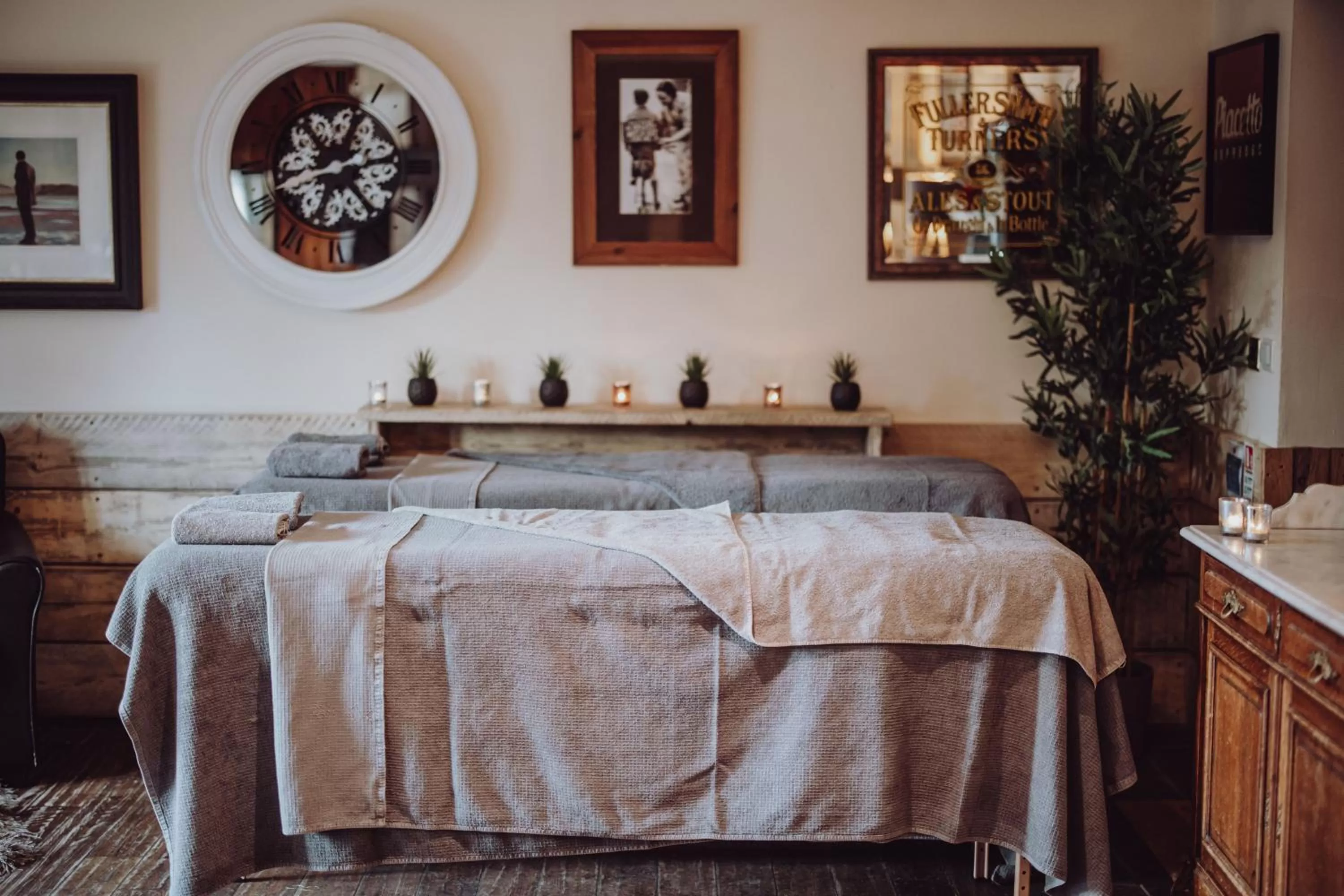 Massage, Bed in South Causey Inn