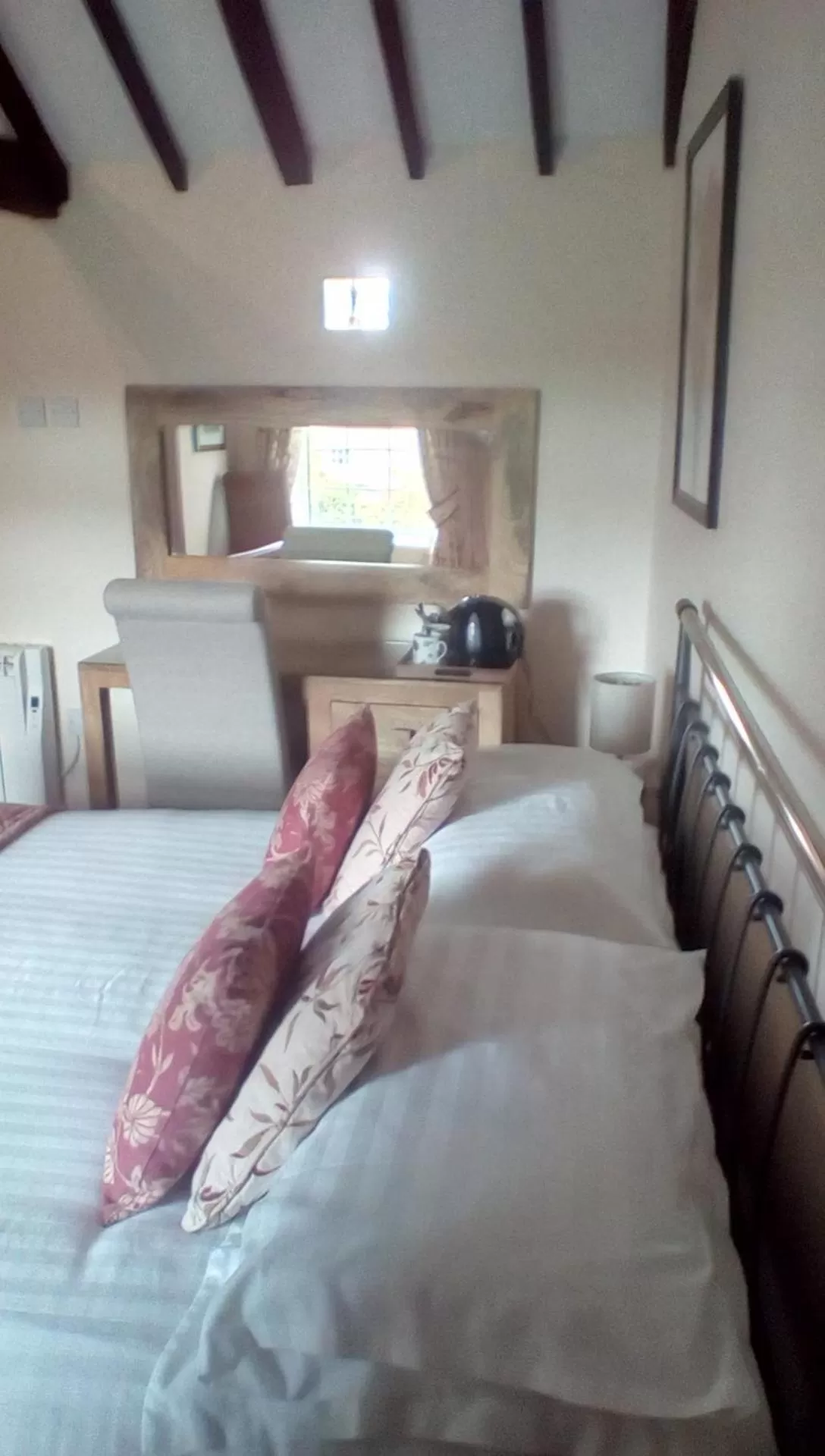 Bed in The Lincolnshire Poacher Inn