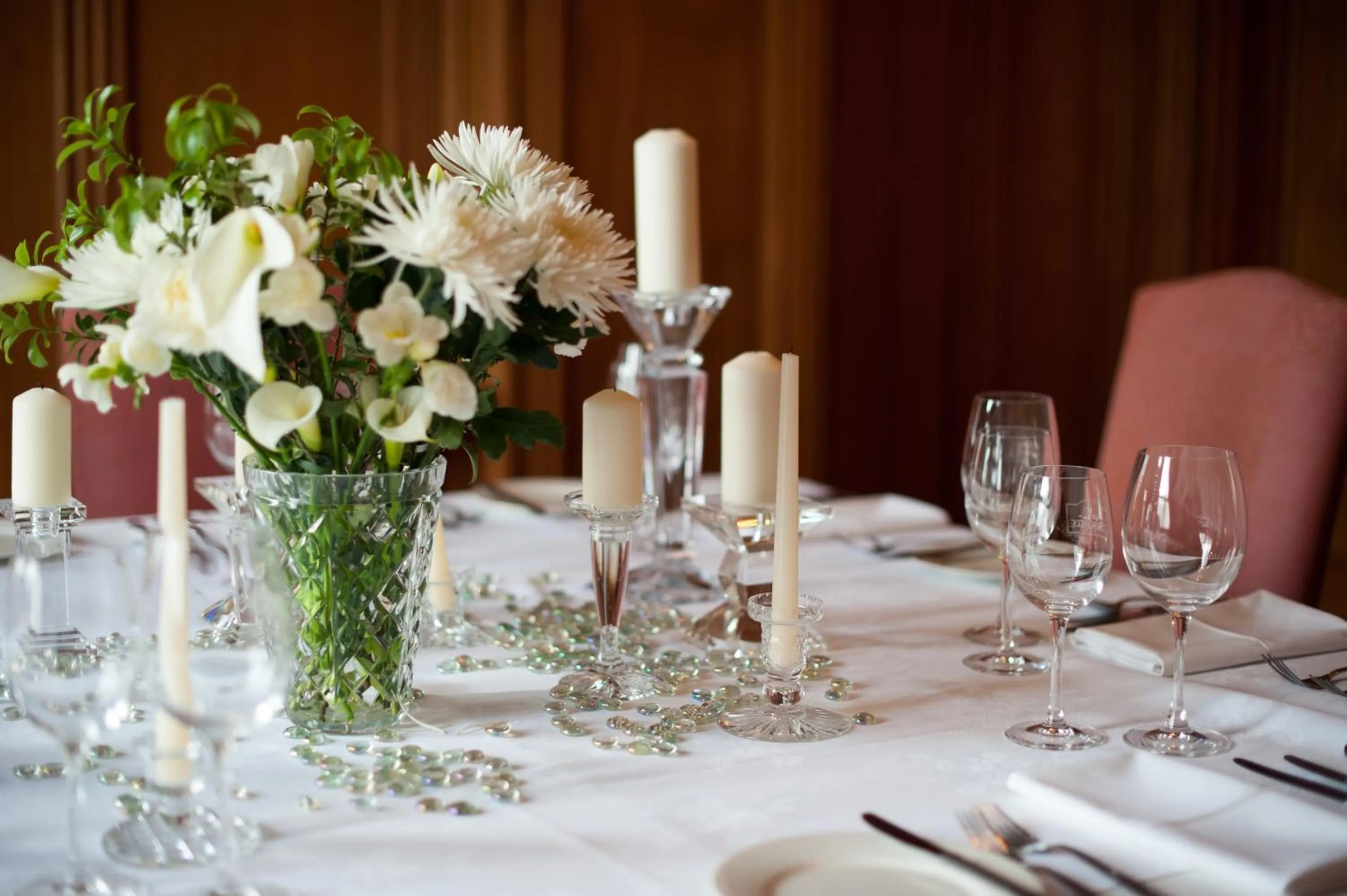 Restaurant/places to eat in The County Hotel