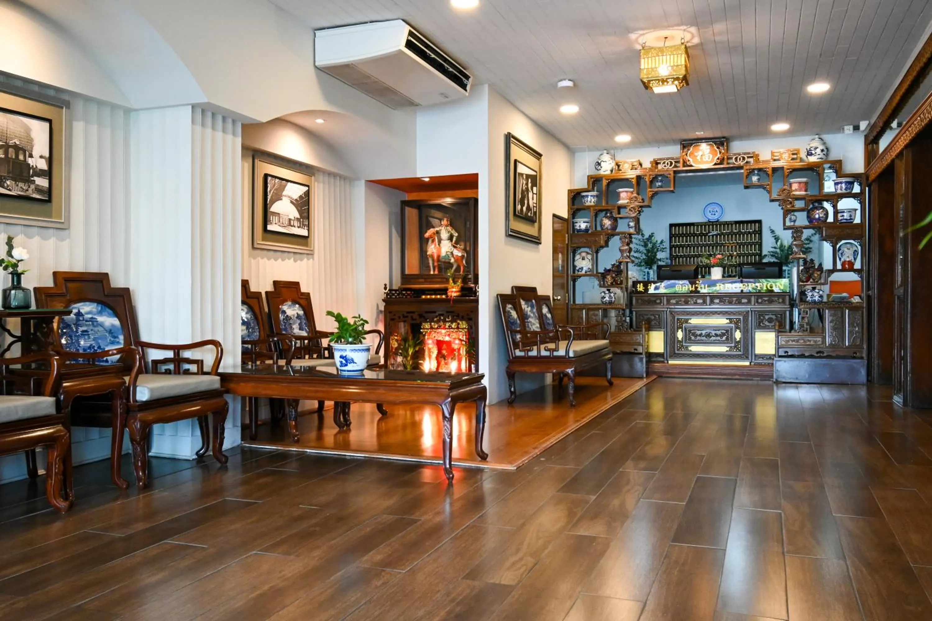 Lobby or reception in The Krungkasem Srikrung Hotel