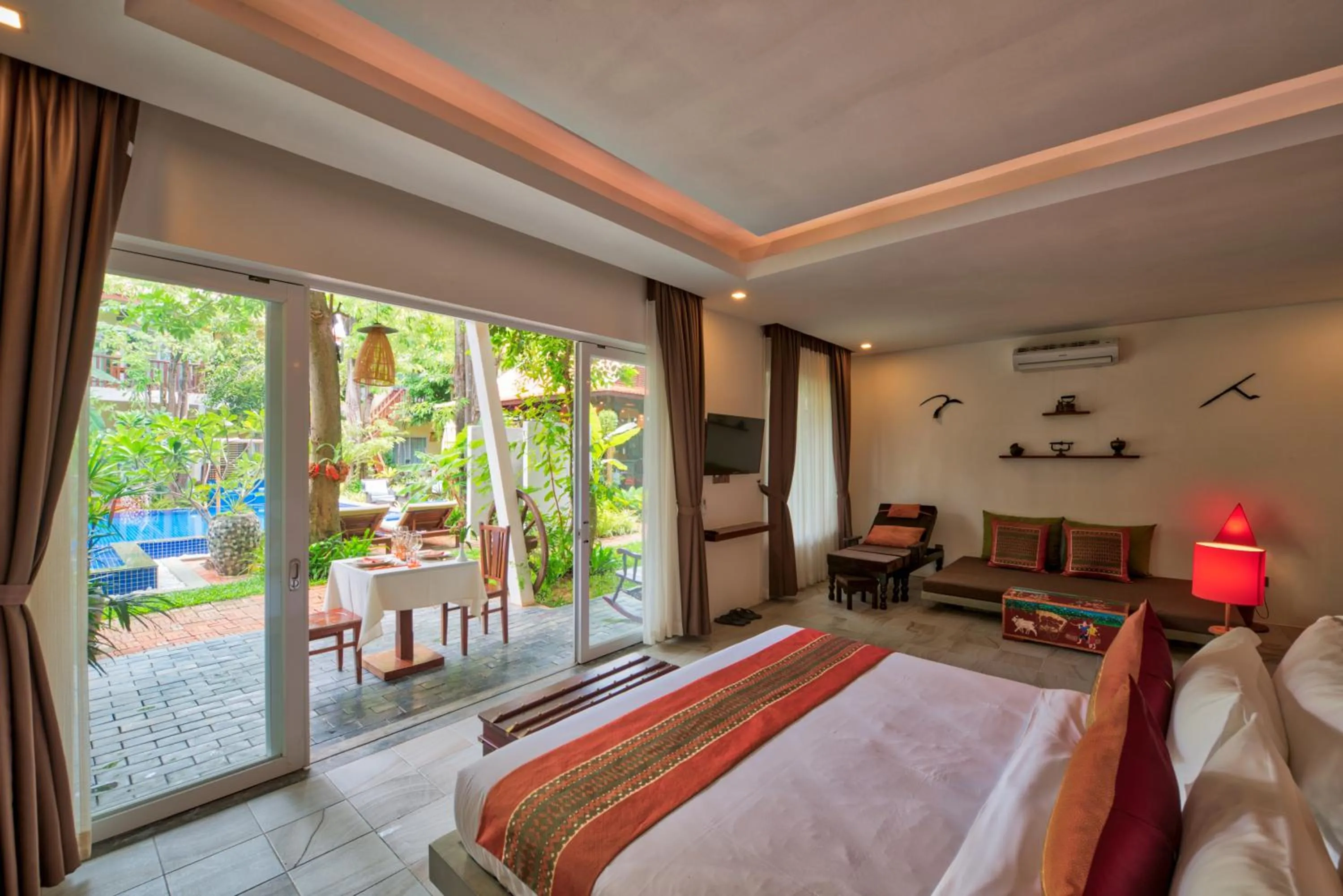 Photo of the whole room, Bed in Mane Village Suites