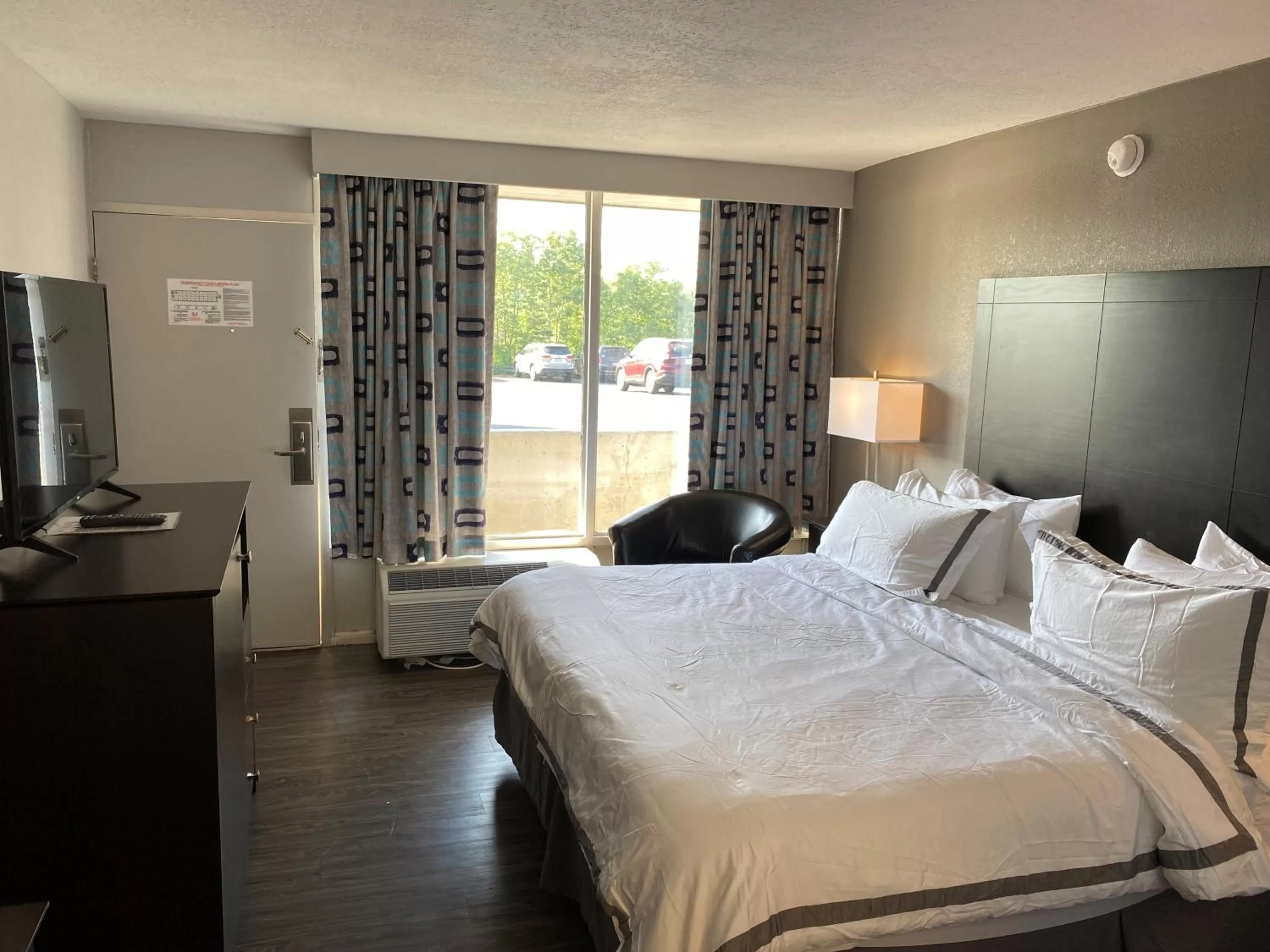 Photo of the whole room, Bed in The Resort at Lake of the Ozarks