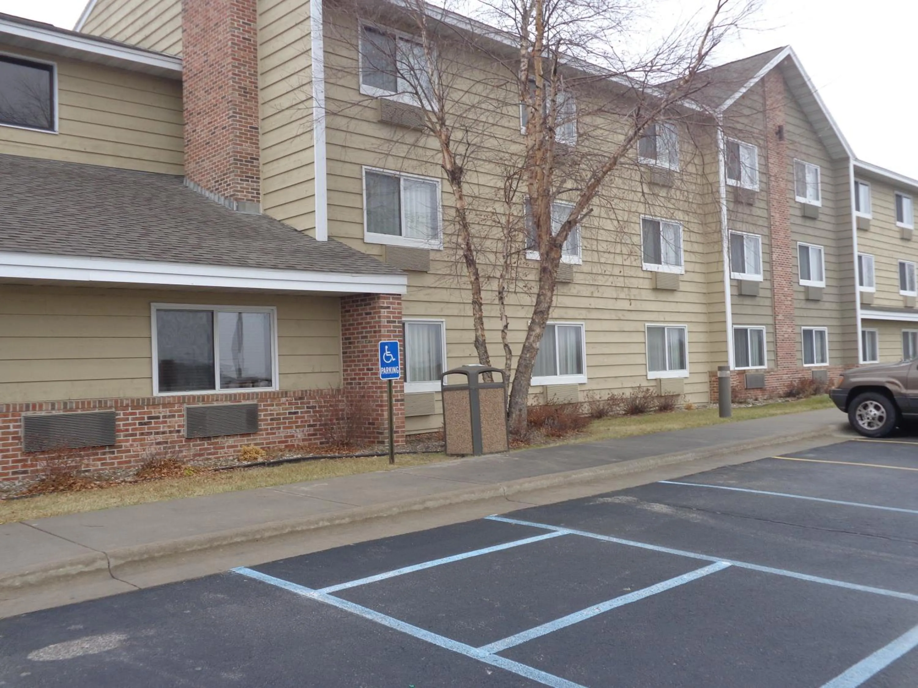 Facade/entrance in AmericInn by Wyndham Coralville