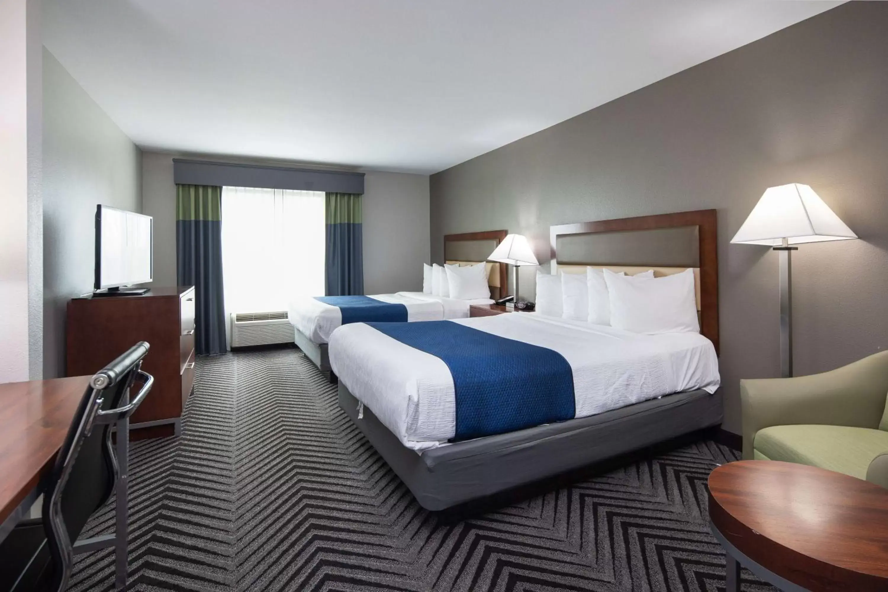 Queen Room with Two Queen Beds and Mobility Accessible Tub - Non-Smoking in Best Western Coyote Point Inn Queen Room with Two Queen Beds and Mobility Accessible Tub - Non-Smoking in Best Western Coyote Point Inn