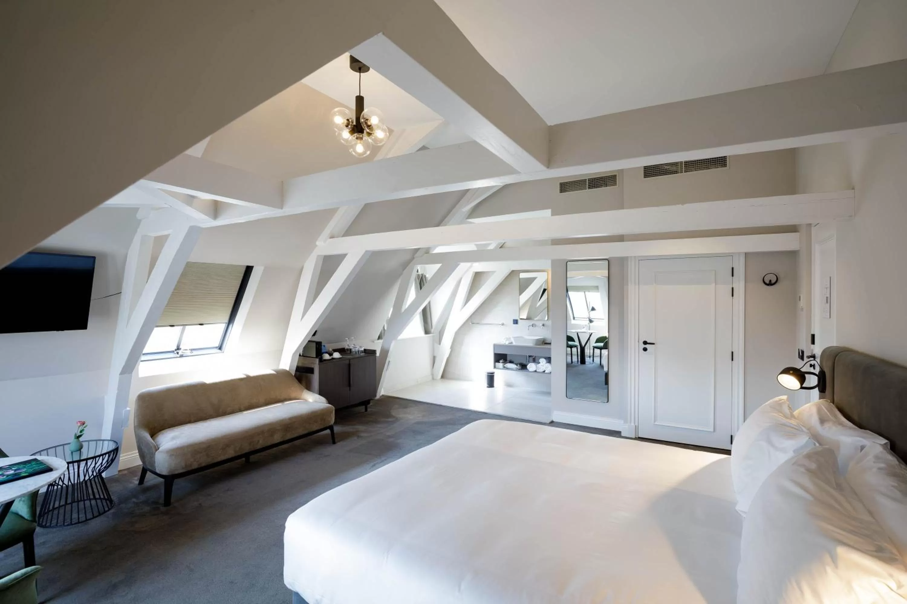 Bedroom, Bed in Hotel Flora Batava