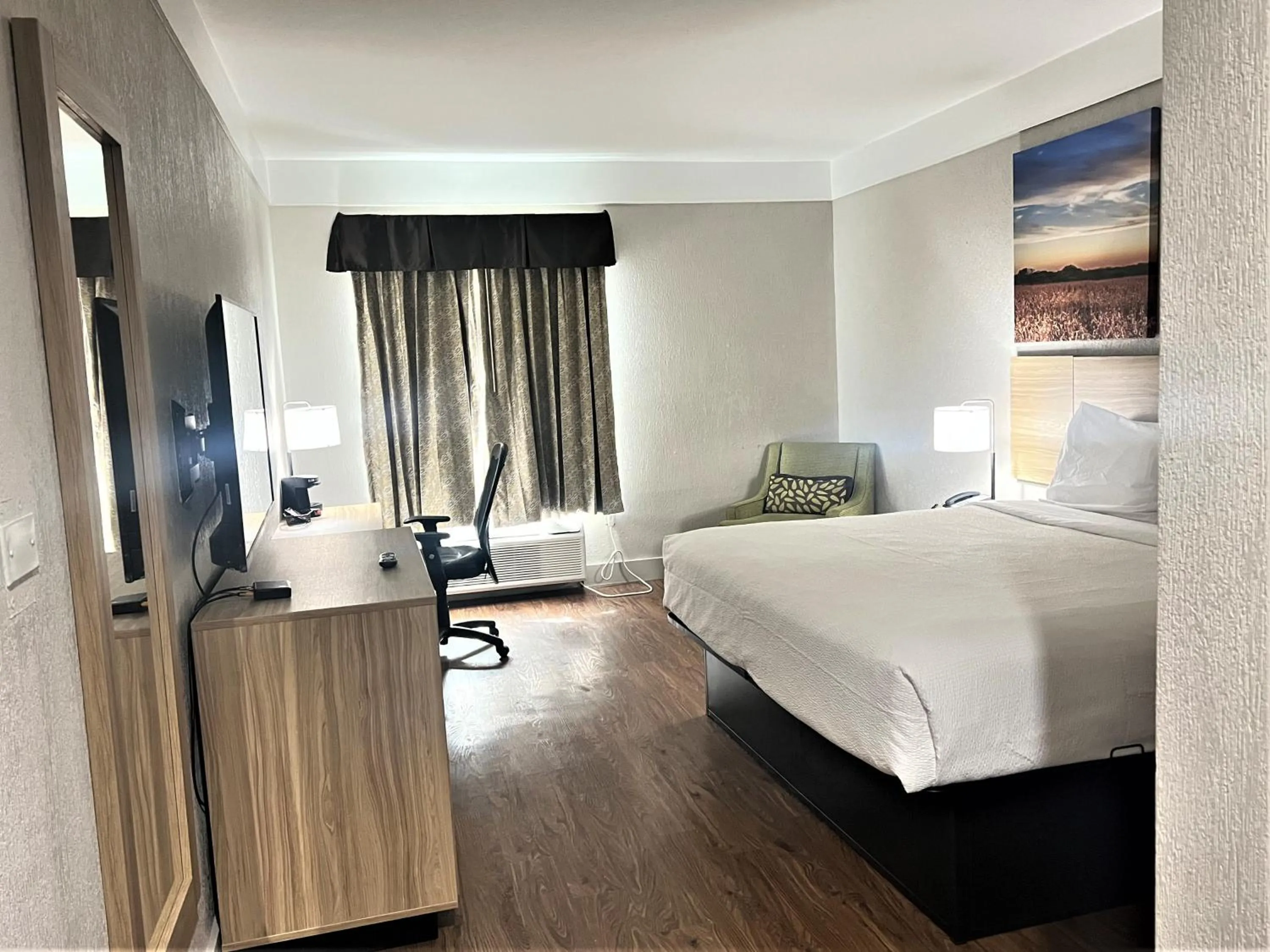 Bedroom, Bed in Days Inn by Wyndham Denham Springs-Baton Rouge East