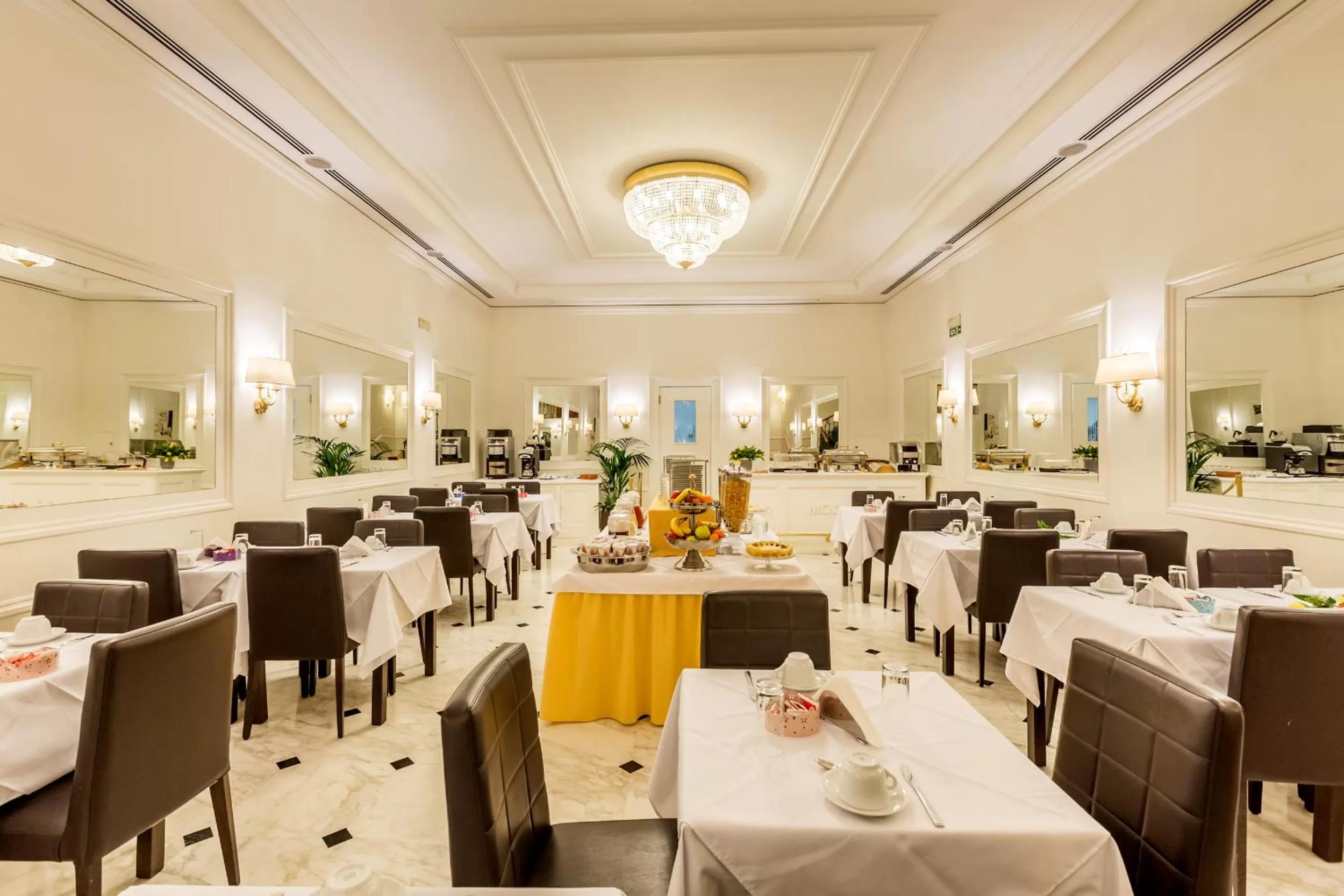 Restaurant/places to eat in Hotel Modigliani