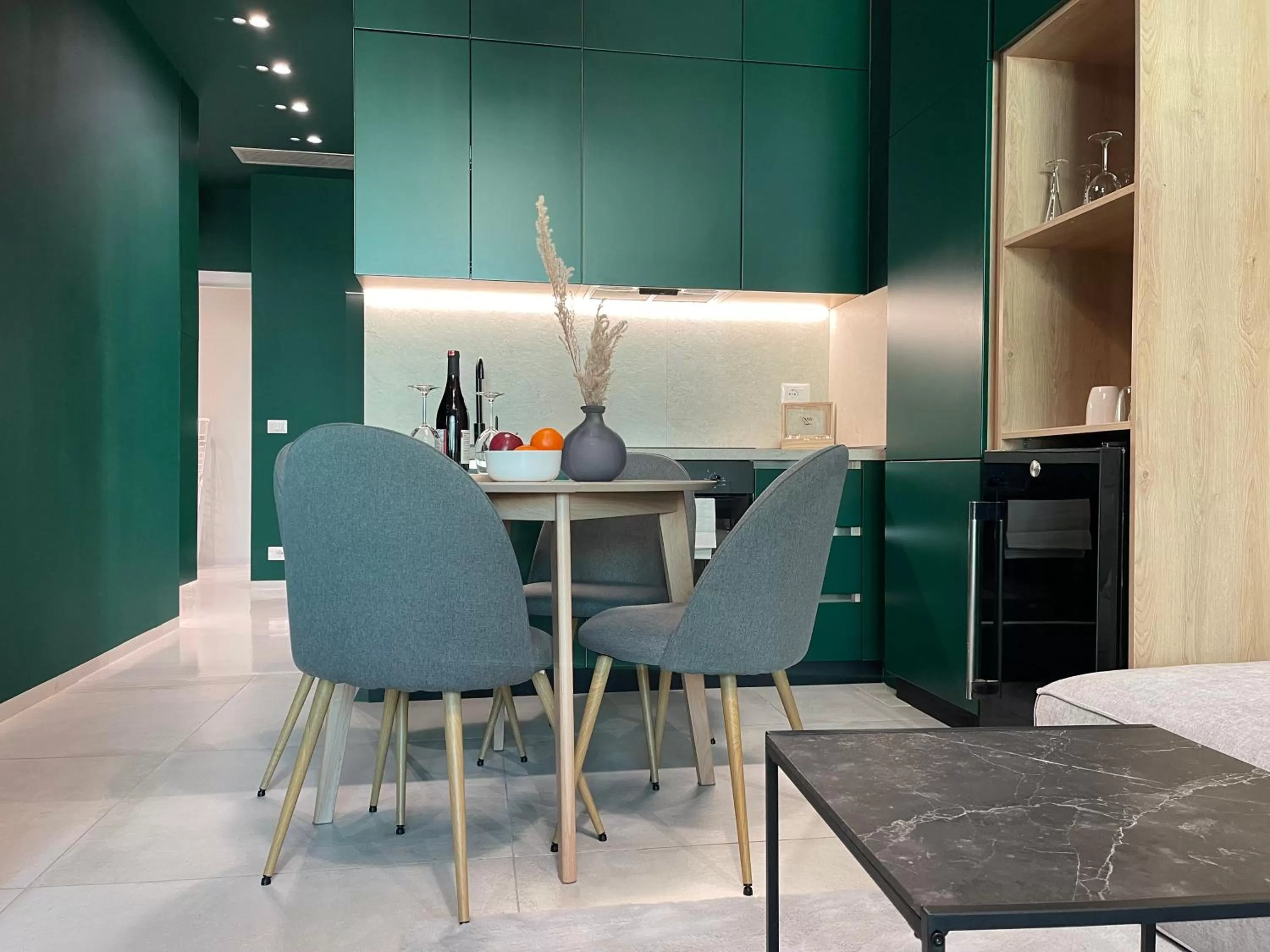 Kitchen or kitchenette, Dining Area in Ambassador Skyline Apartments