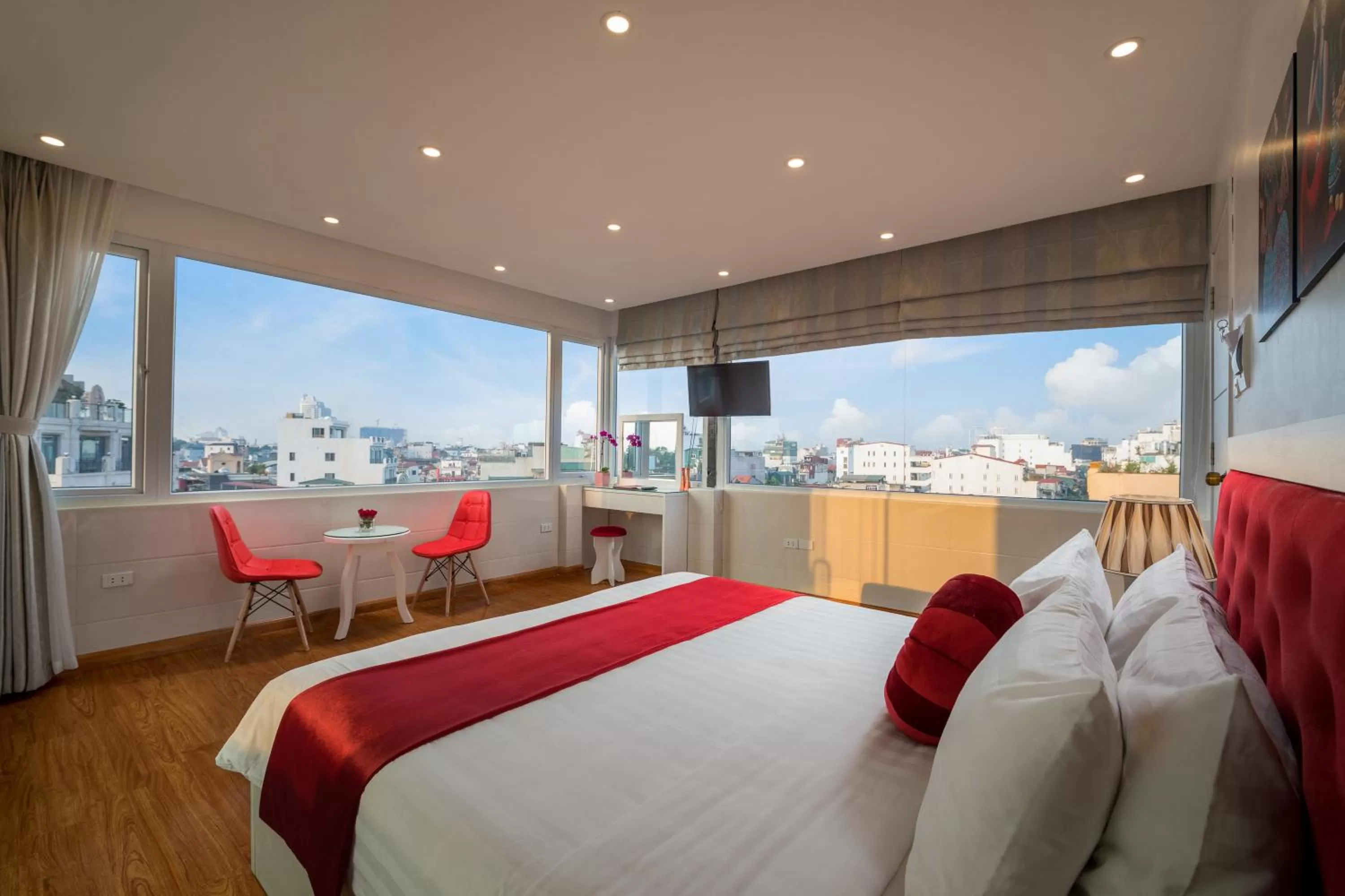 Photo of the whole room, Bed in Hanoi Royal Palace Hotel 2