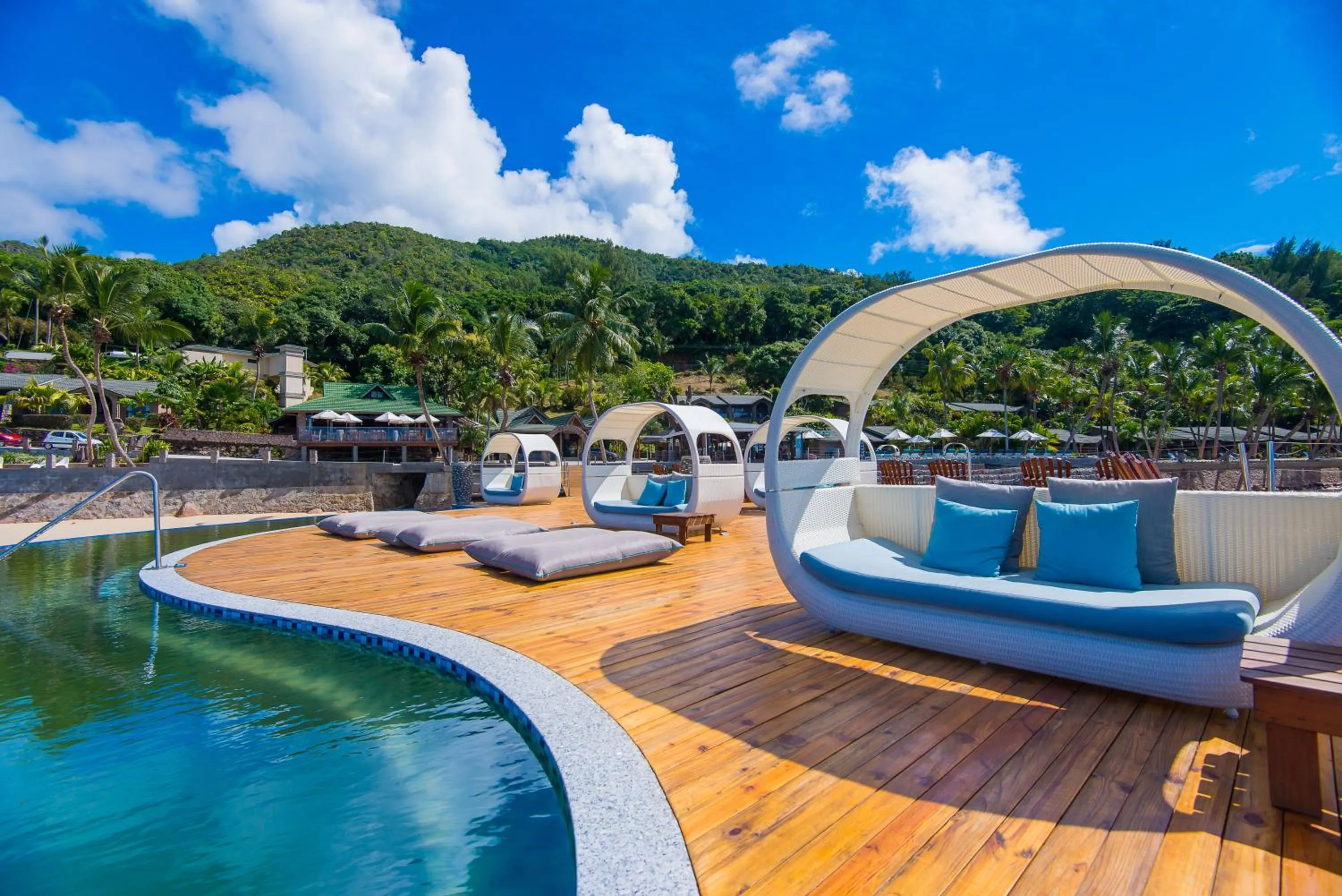 Area and facilities in Coco de Mer Hotel and Black Parrot Suites