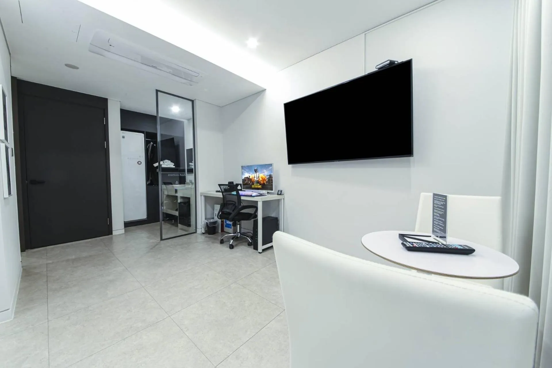 TV and multimedia, TV/Entertainment Center in Zam101Hotel