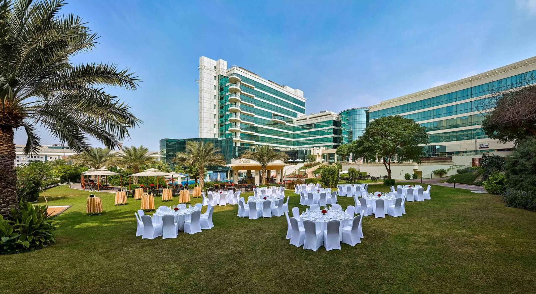 Garden in Millennium Airport Hotel Dubai