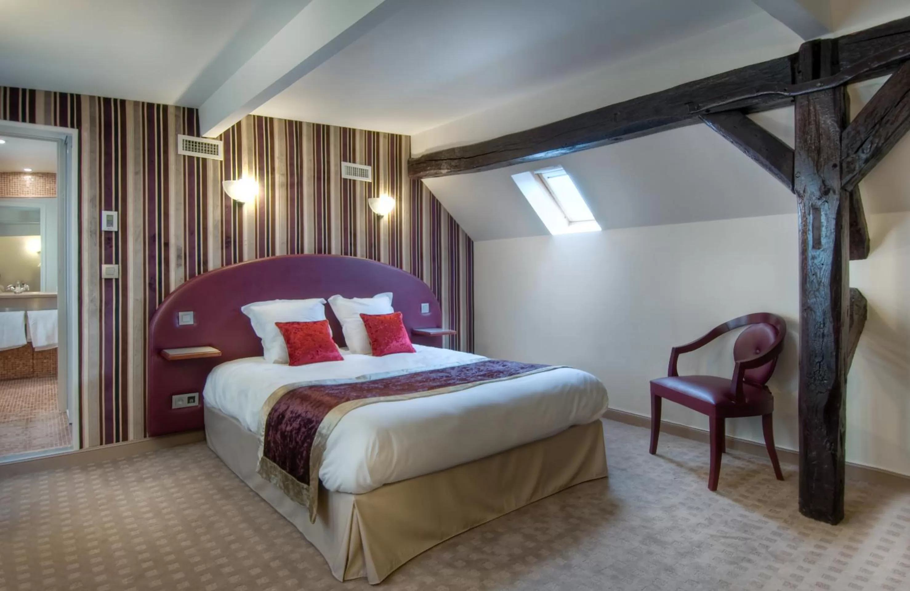 Shower, Bed in Hotel Opéra d'Antin