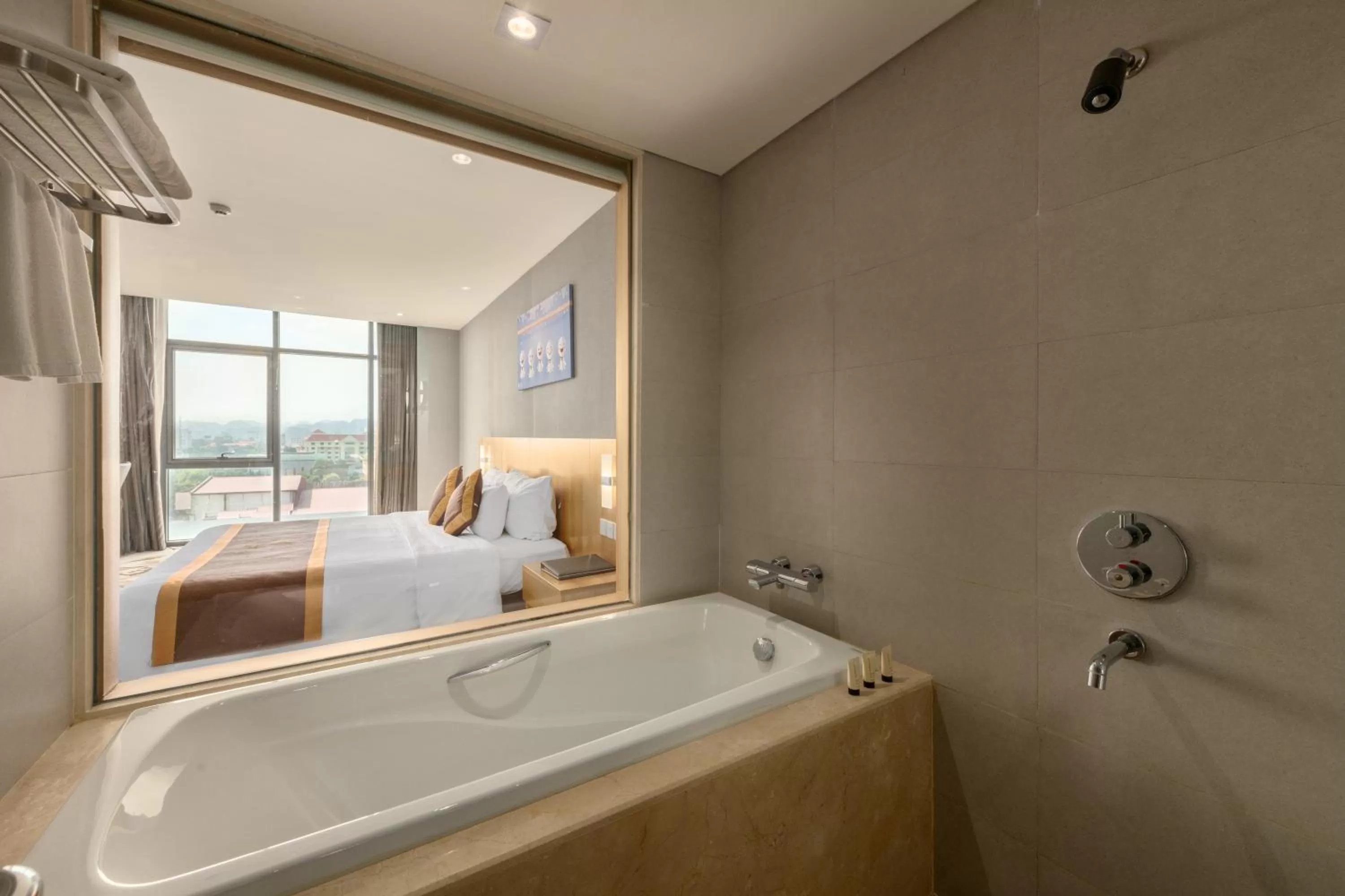 Bathroom, Bed in The Reed Hotel