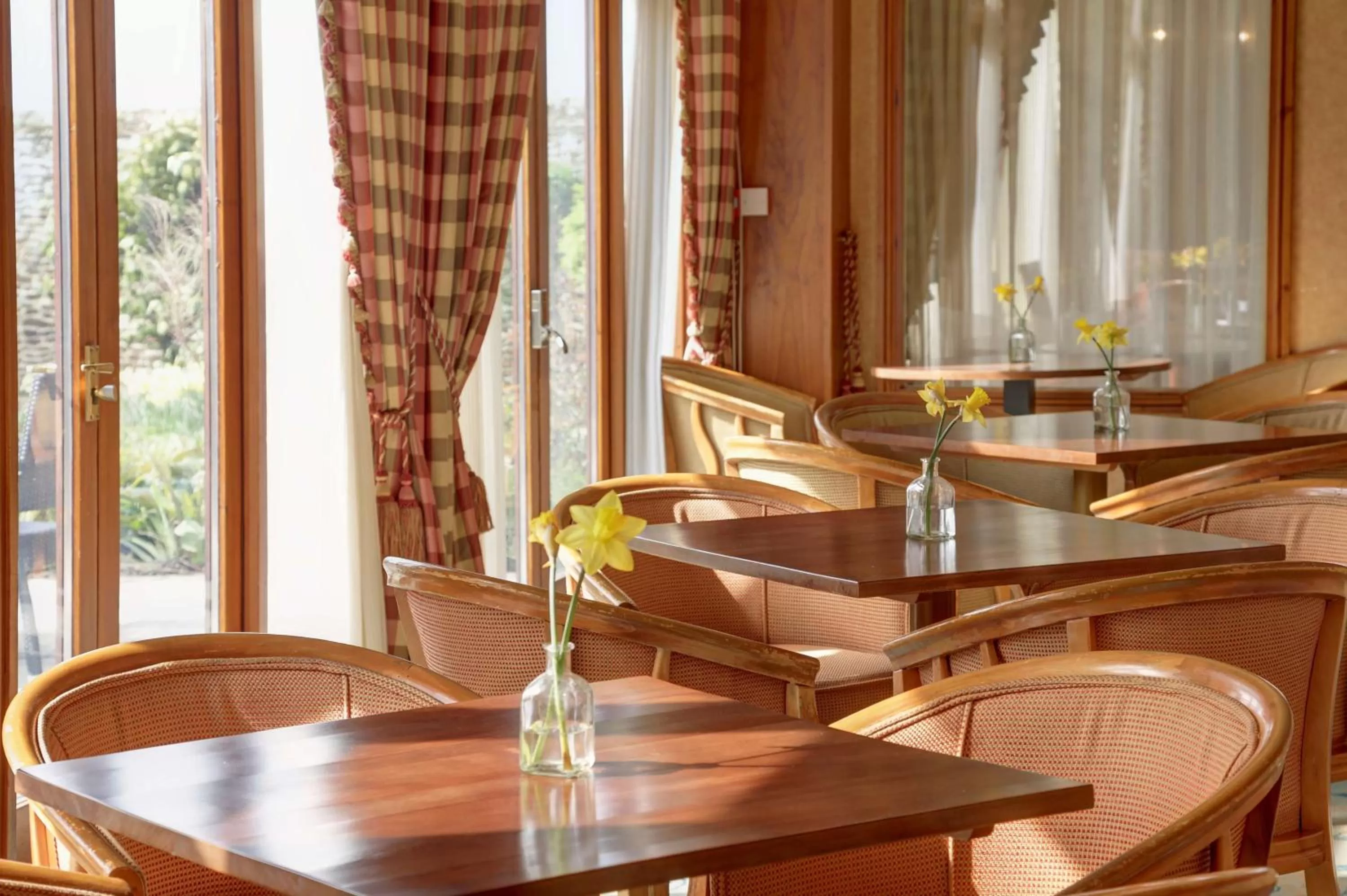 Restaurant/places to eat in Knights Hill Hotel & Spa