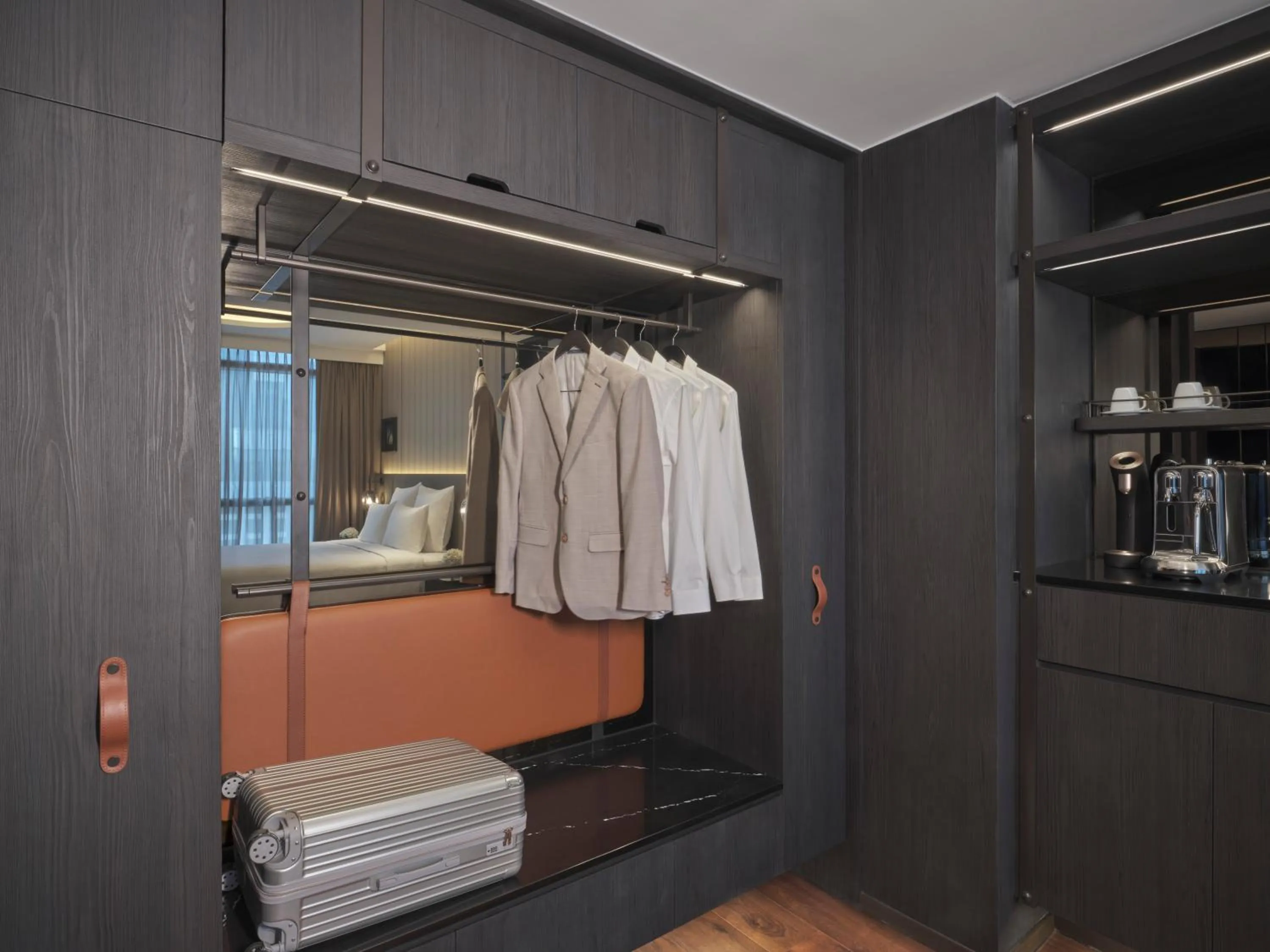 wardrobe, Bed in Pullman Singapore Hill Street