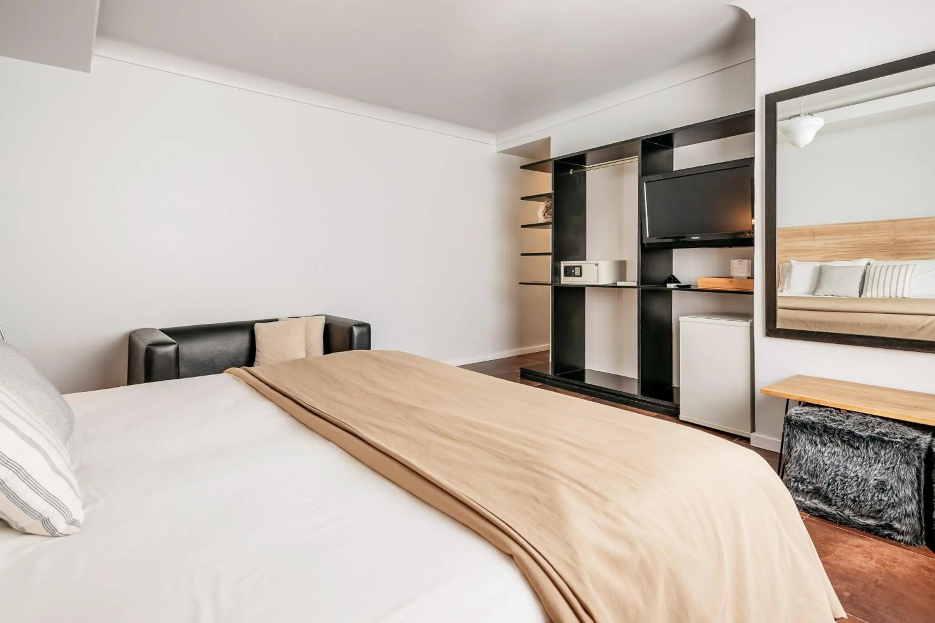 Photo of the whole room, Bed in 5411 Soho Hotel