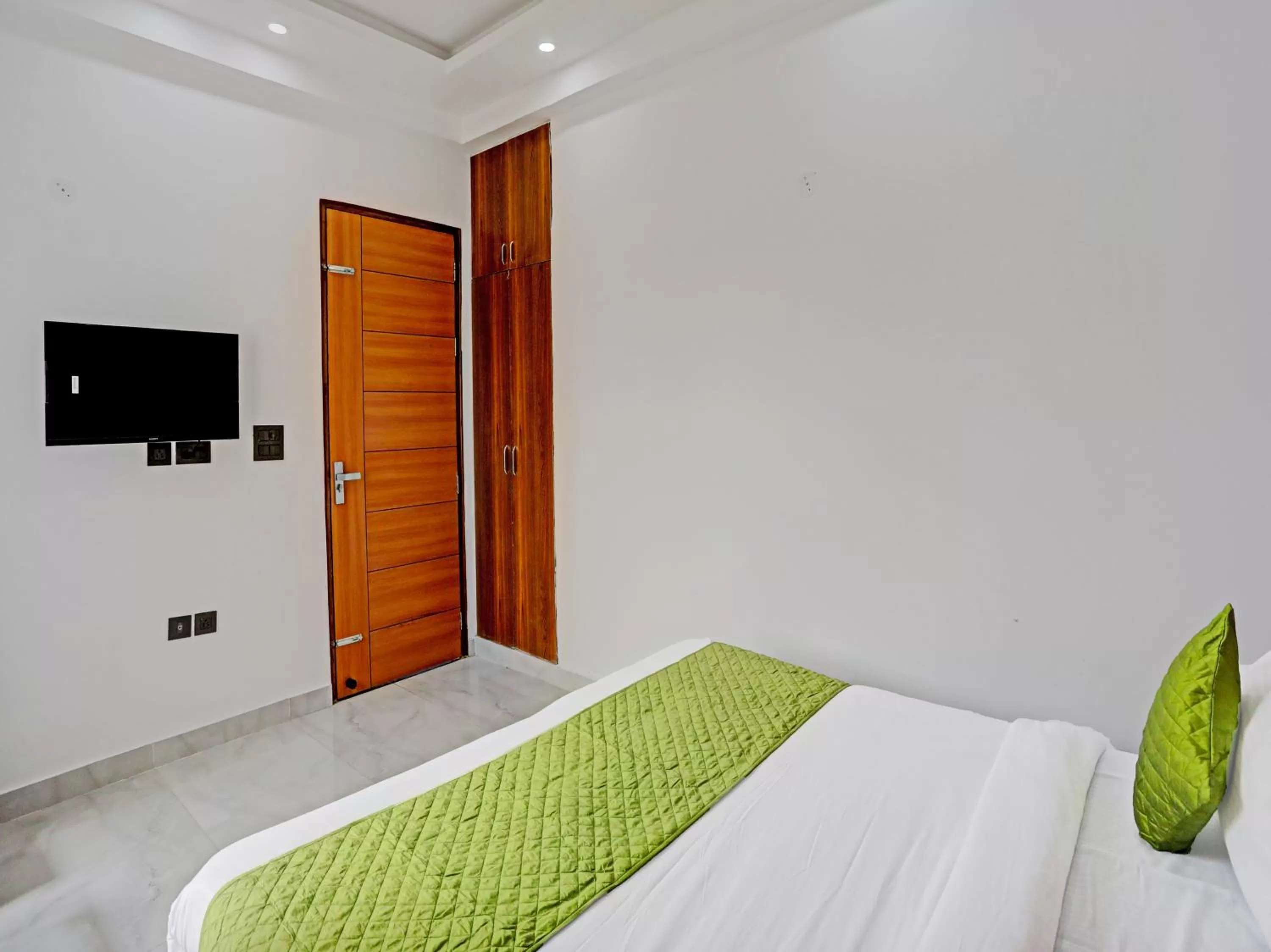 Bed in Hotel Golden Admire - Couple Friendly Hotel Noida Sector - 56