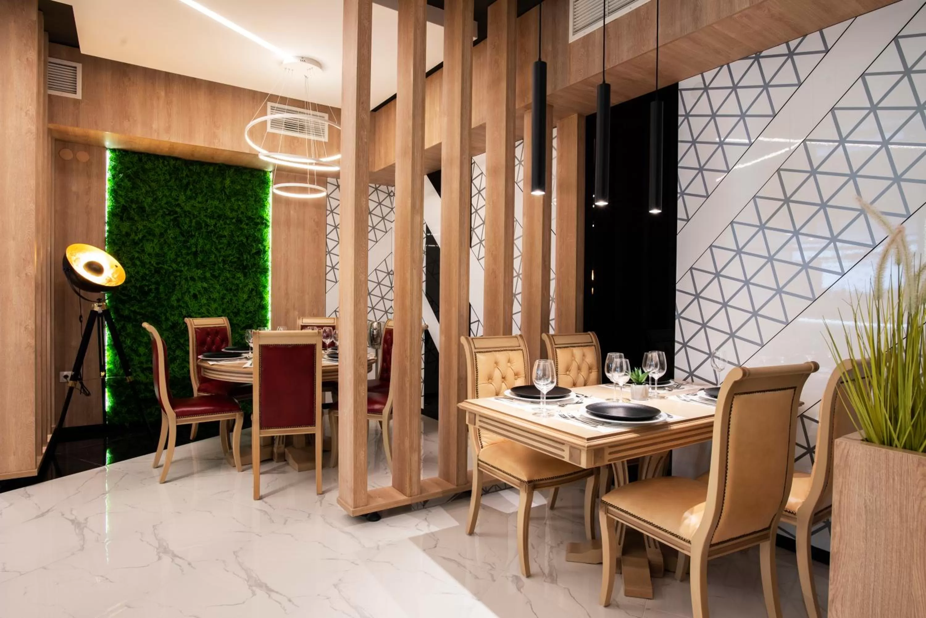 Restaurant/places to eat in Family Hotel Business Club