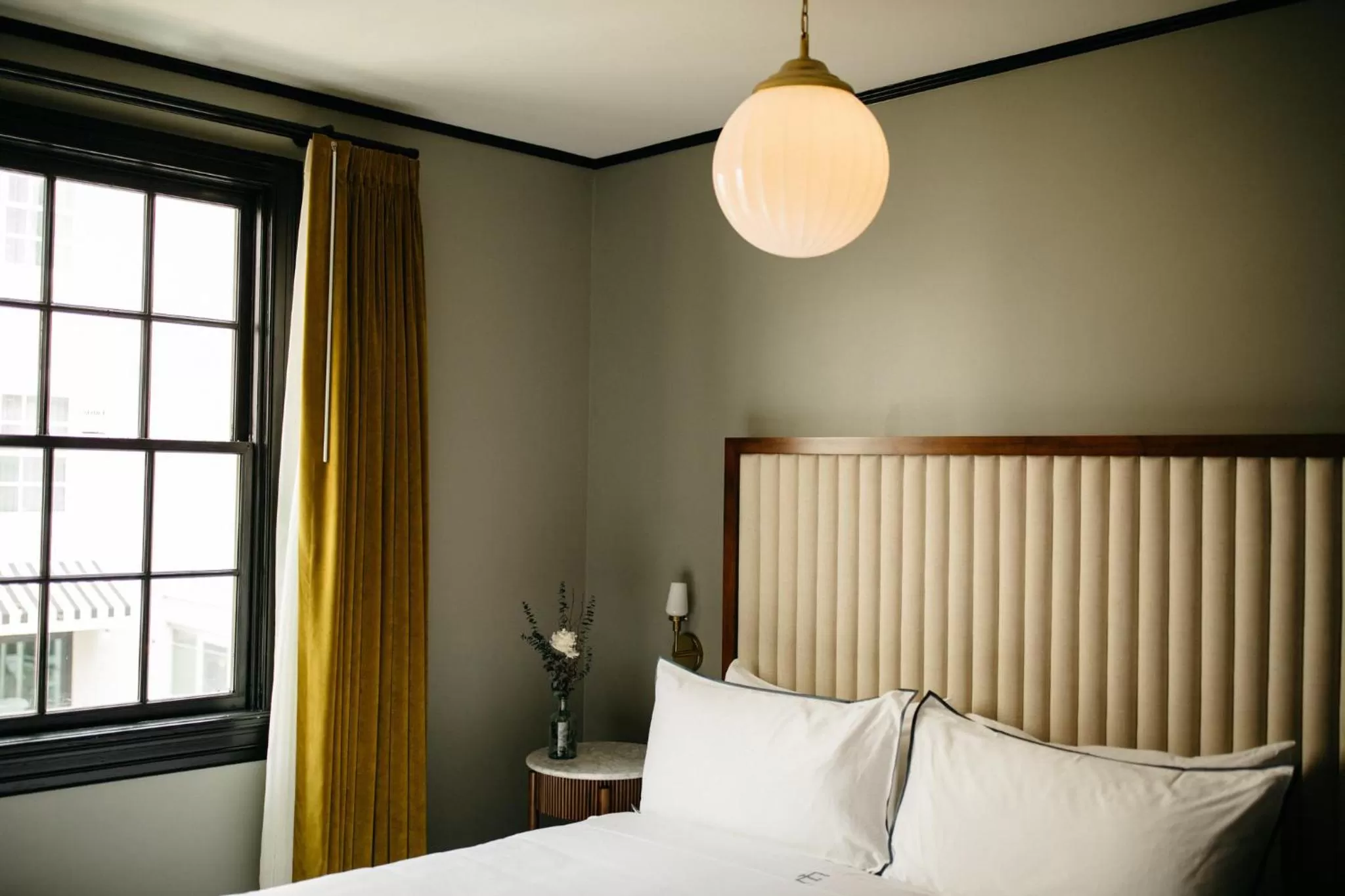 Bedroom, Bed in Emeline