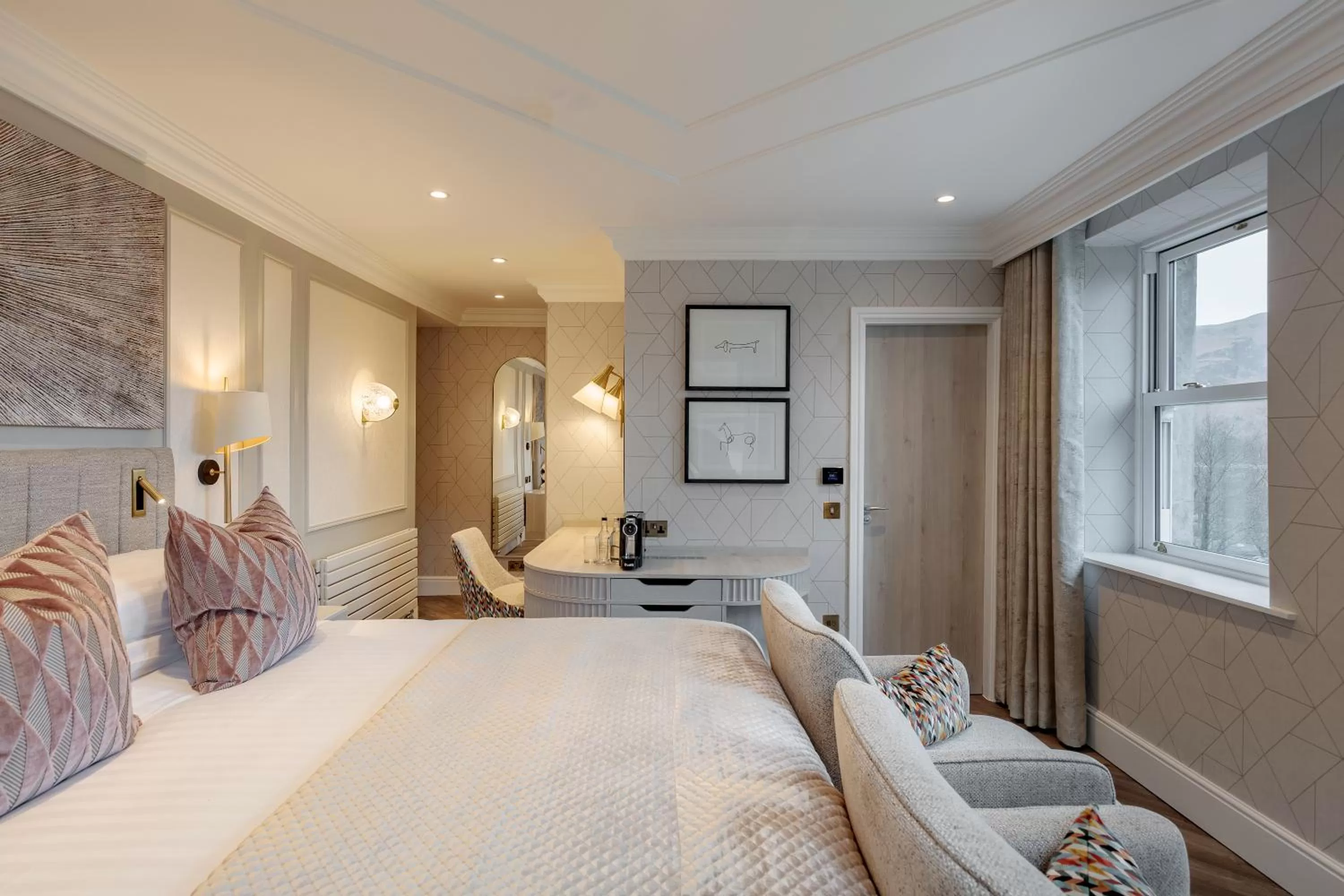 Bed in Lodore Falls Hotel & Spa