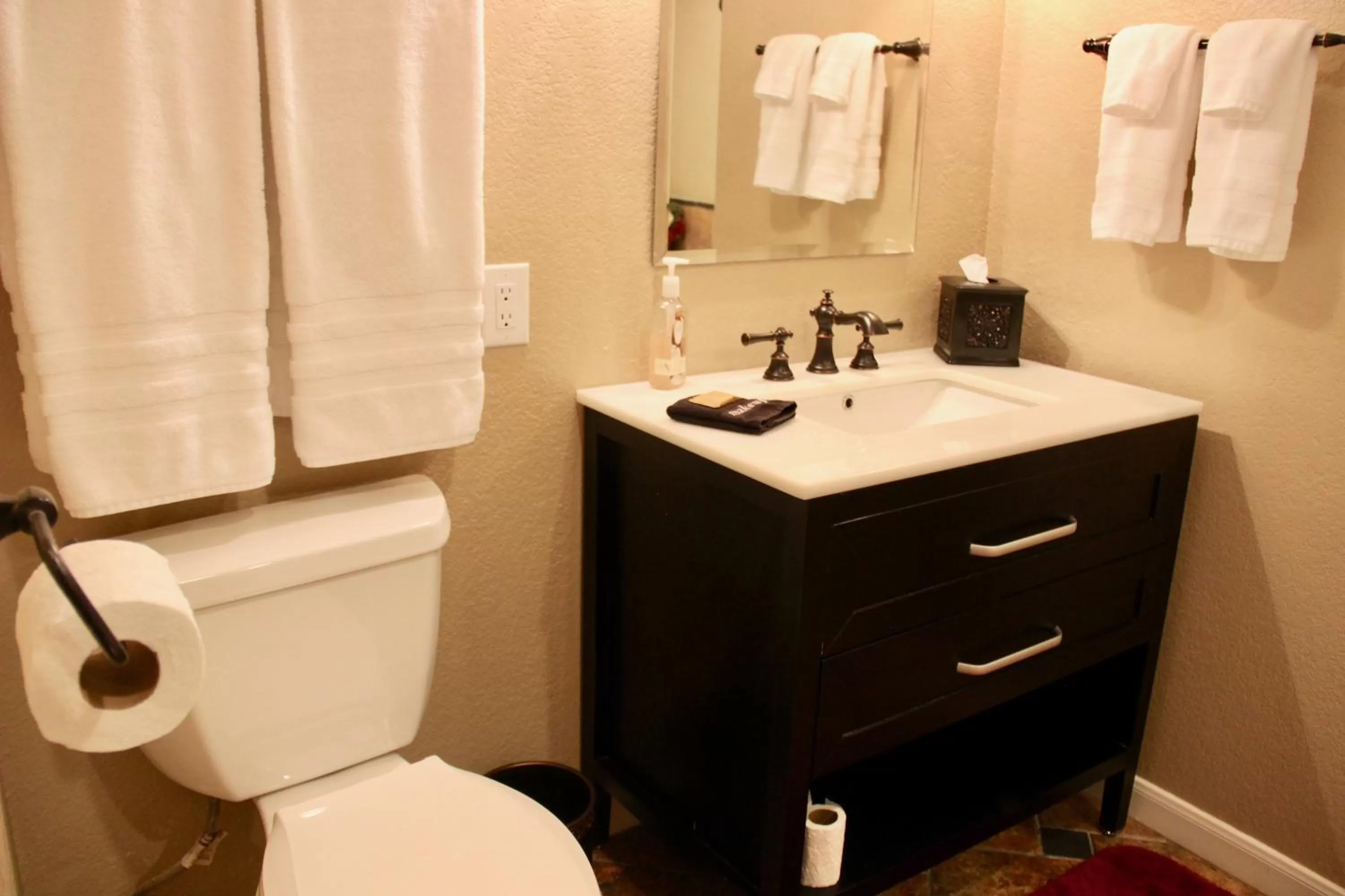 Bathroom in Maple Creek Bed&Breakfast