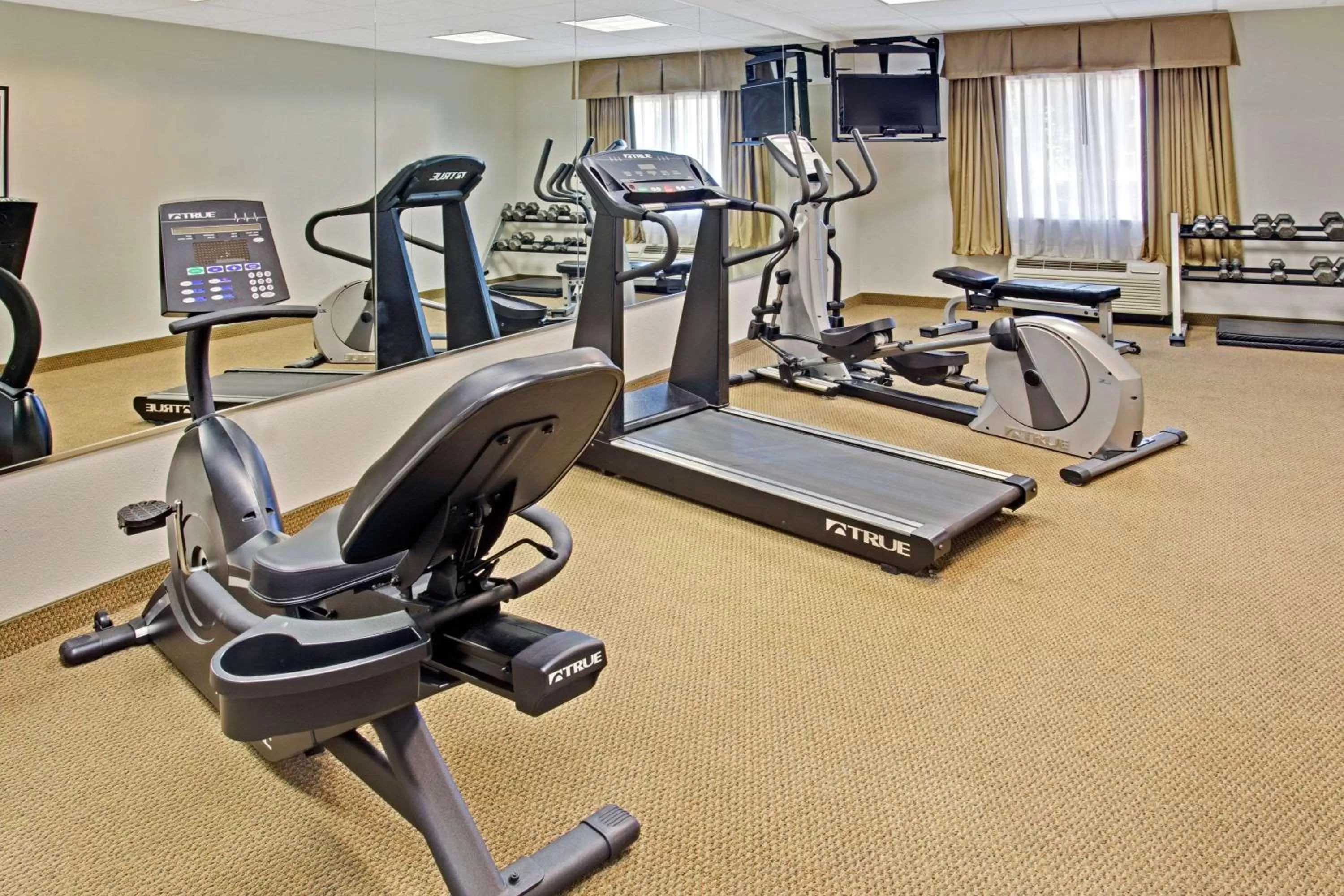 Fitness centre/facilities in Days Inn & Suites by Wyndham Laurel Near Fort Meade