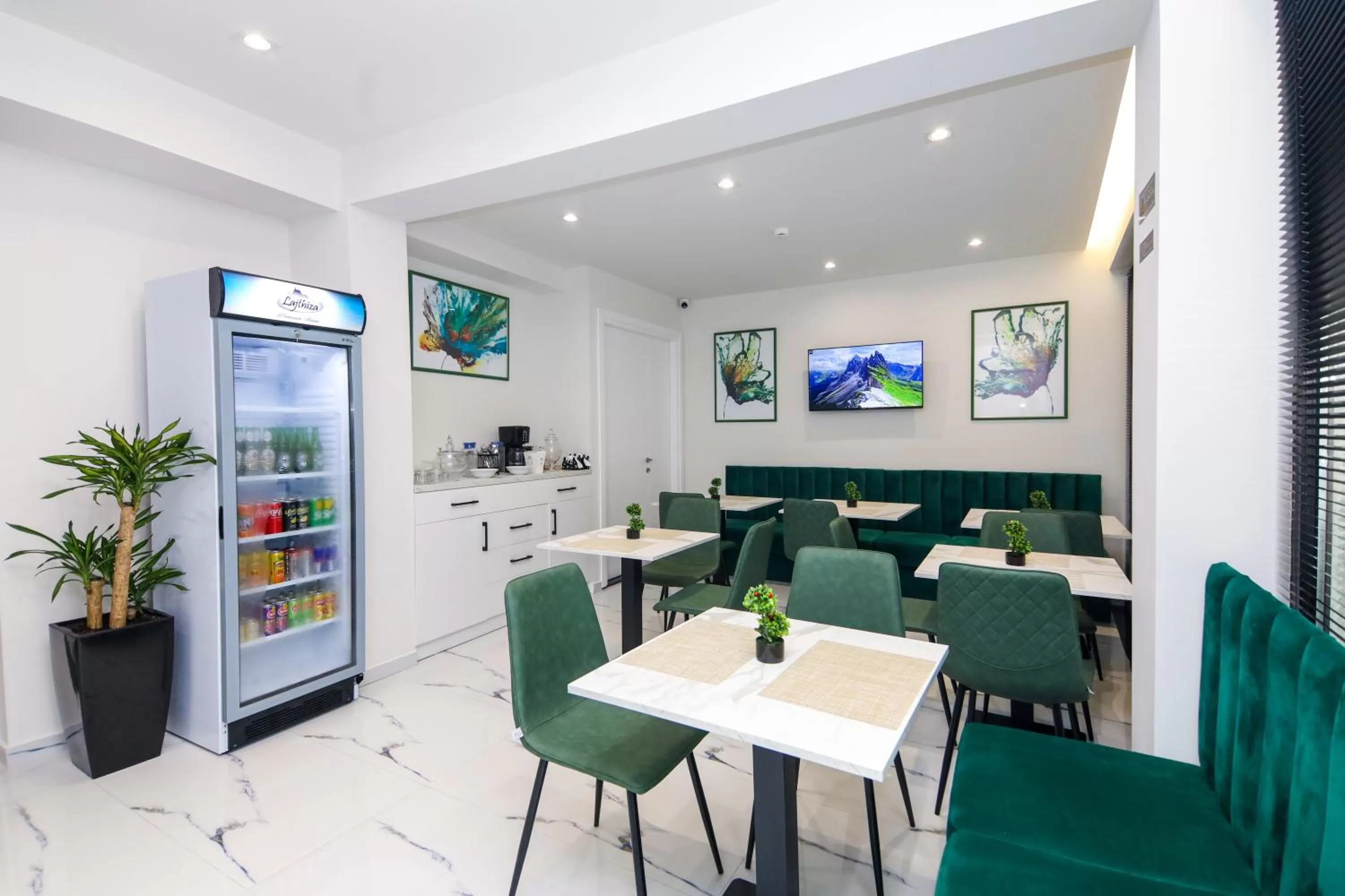 Restaurant/places to eat in N HOTEL CITY CENTER BY NOSHI