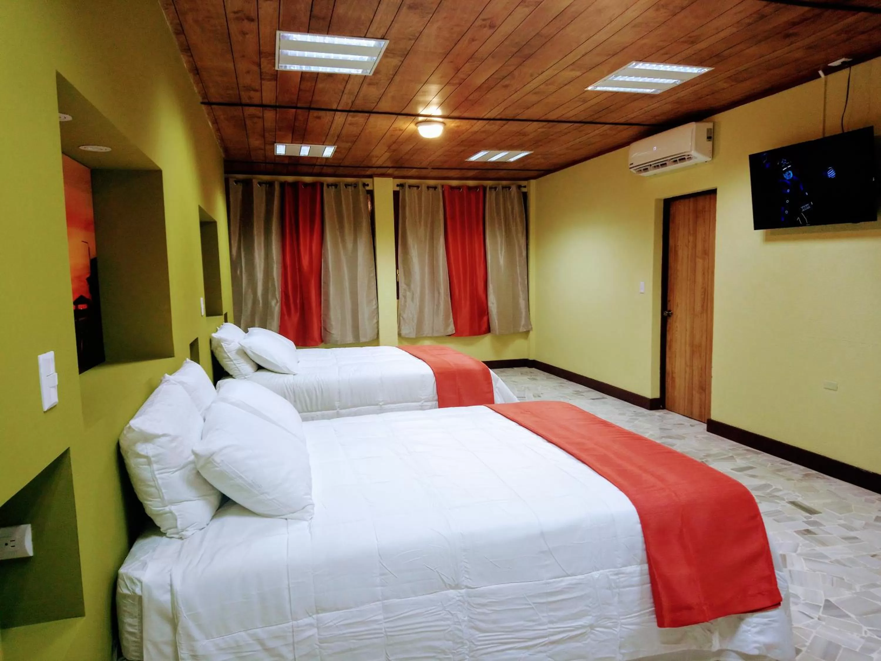 Bed in Kartagus Hotel