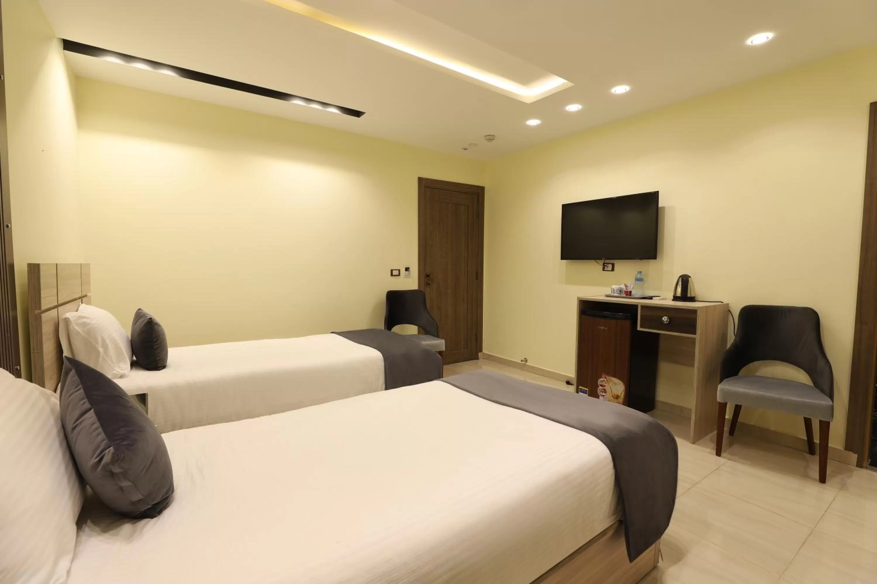 Communal lounge/ TV room, Bed in Brothers Pyramids View Hotel