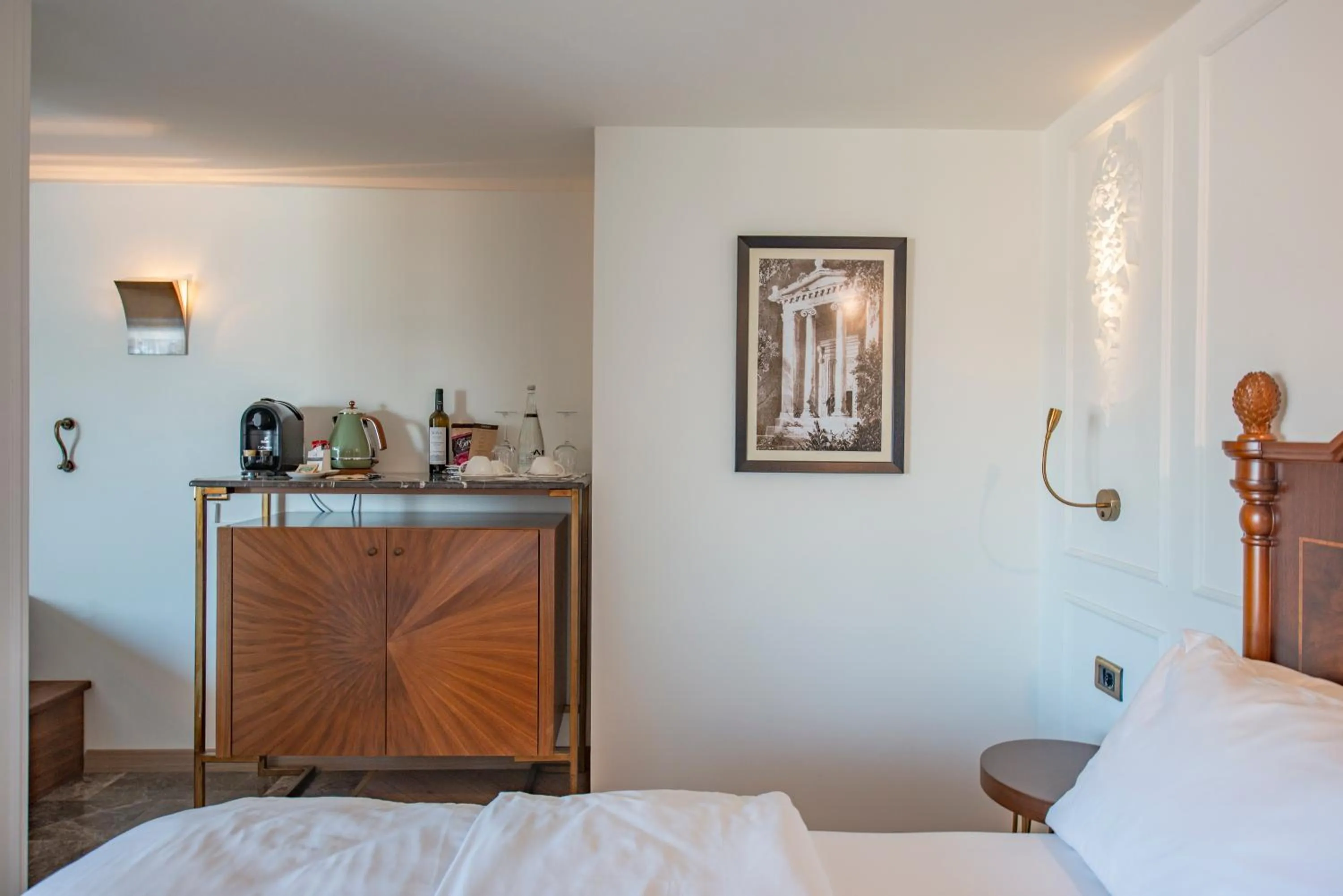 Kitchen or kitchenette, Bed in Casa Margot Hotel - Adults Only