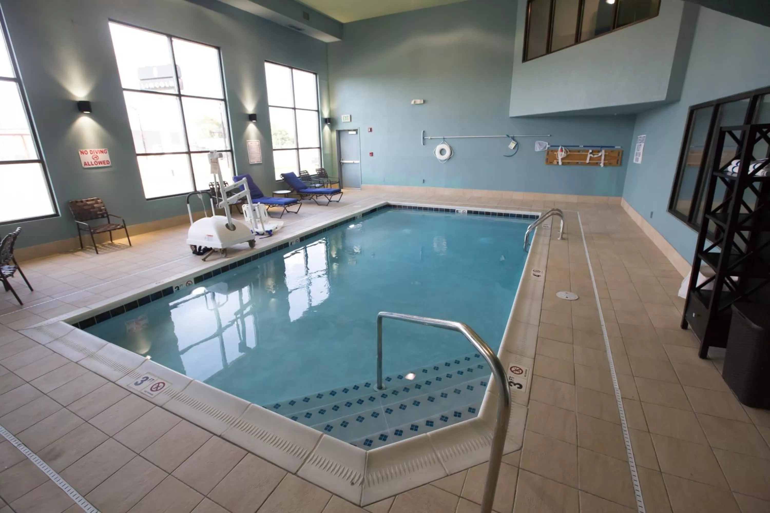 Swimming pool in Holiday Inn Express Hotel & Suites Madison by IHG