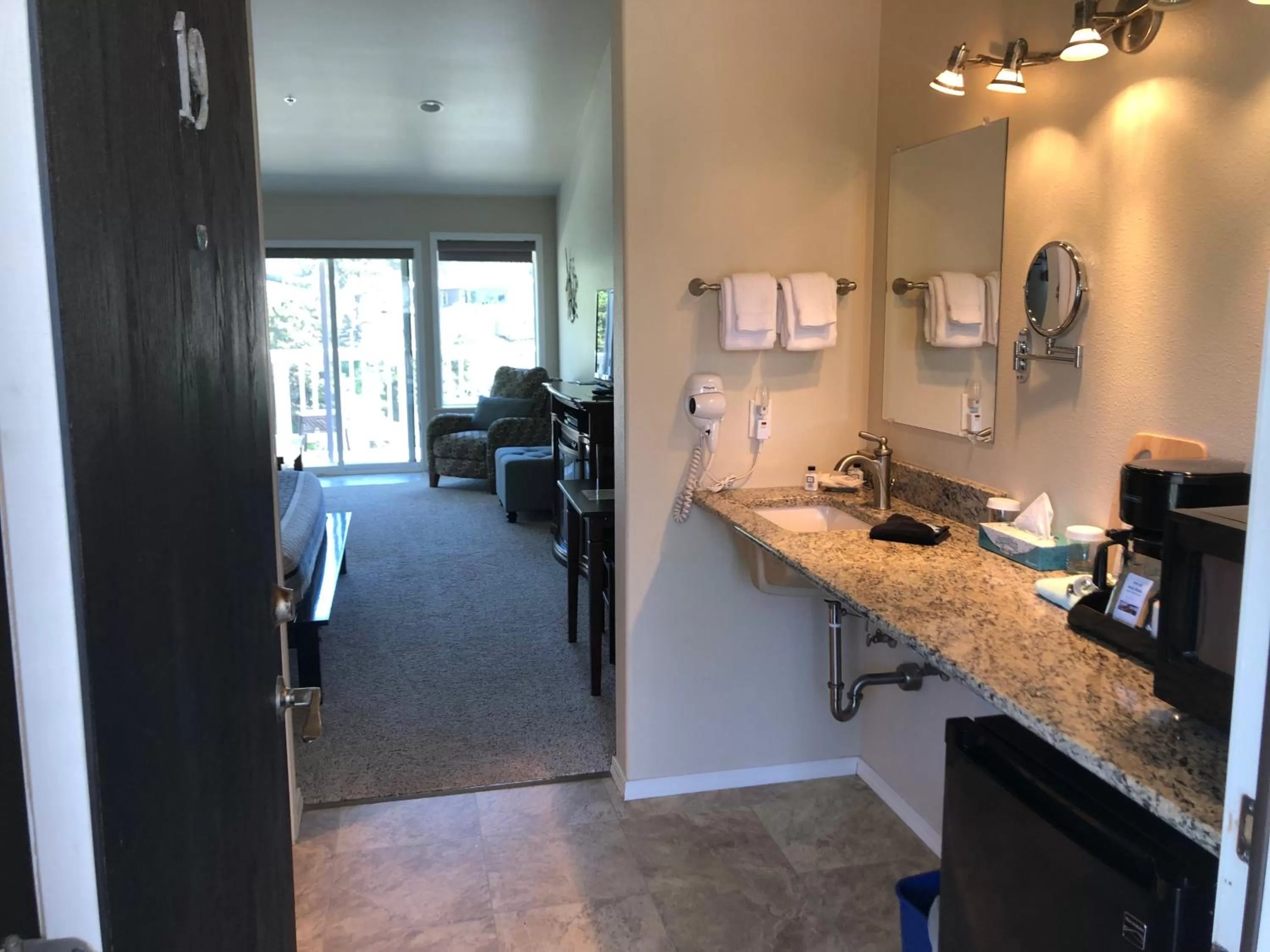 King Suite with Sea View in Inn at Arch Rock