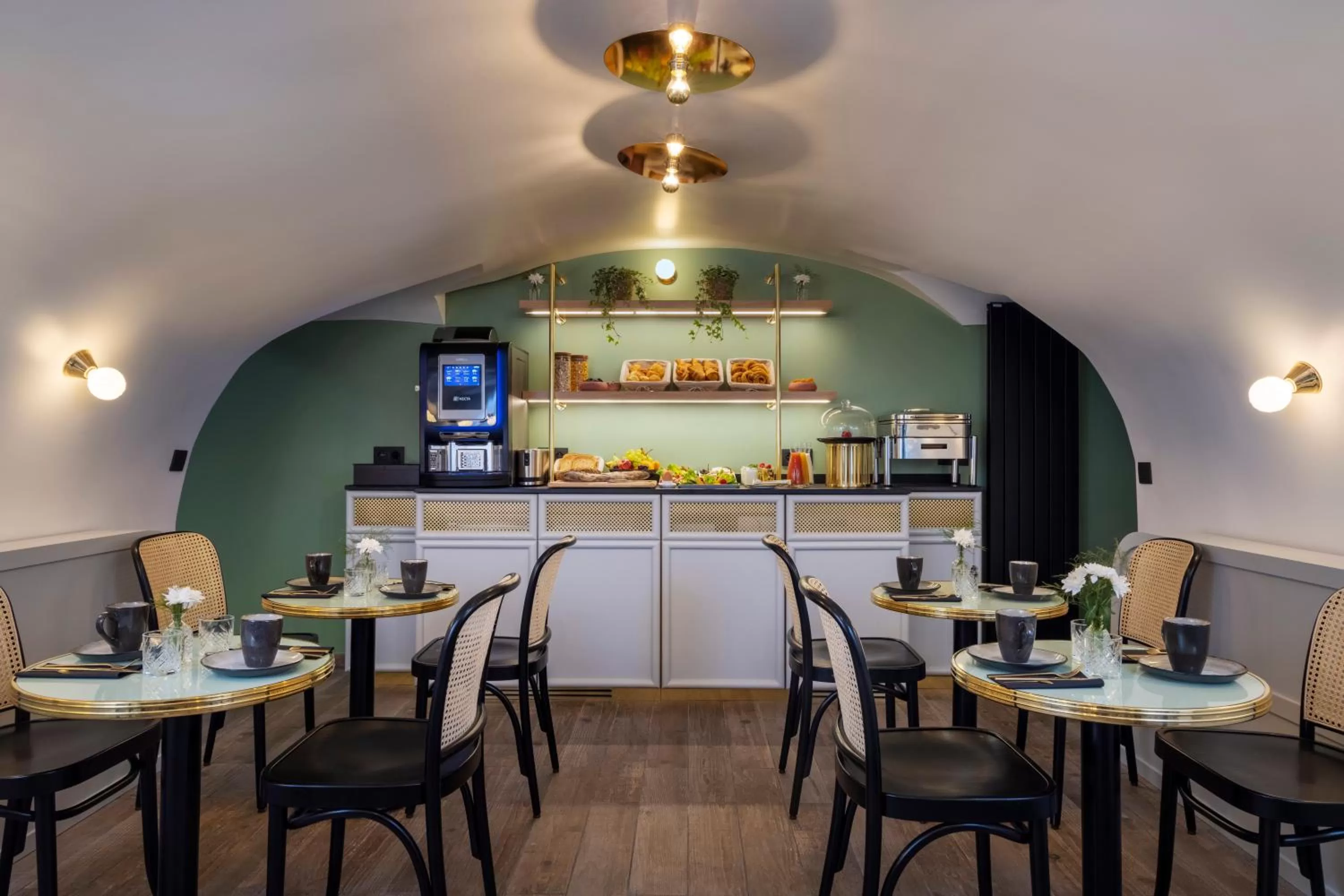 Breakfast, Restaurant/Places to Eat in Hotel Bloum