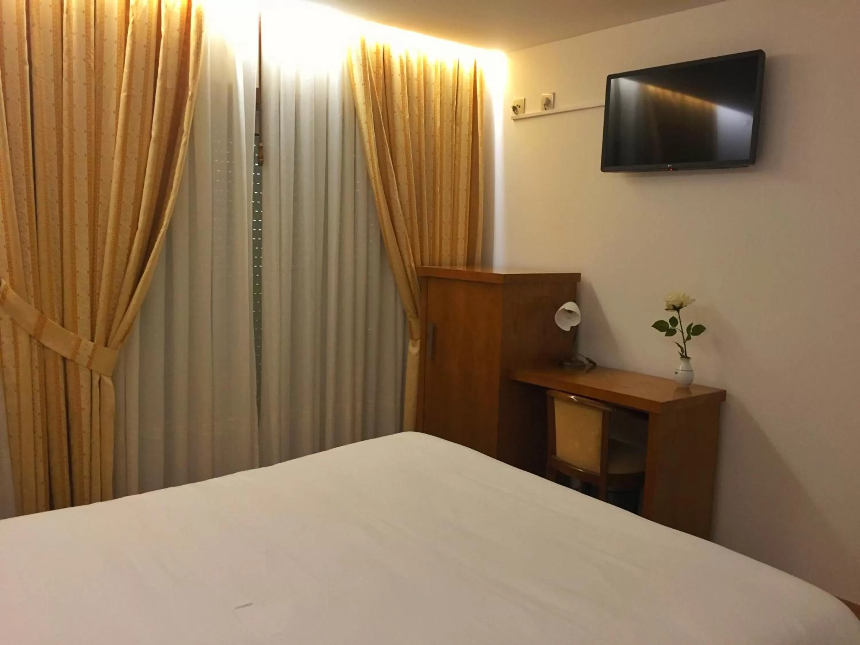 Seating area, Bed in Hotel Estalagem Turismo