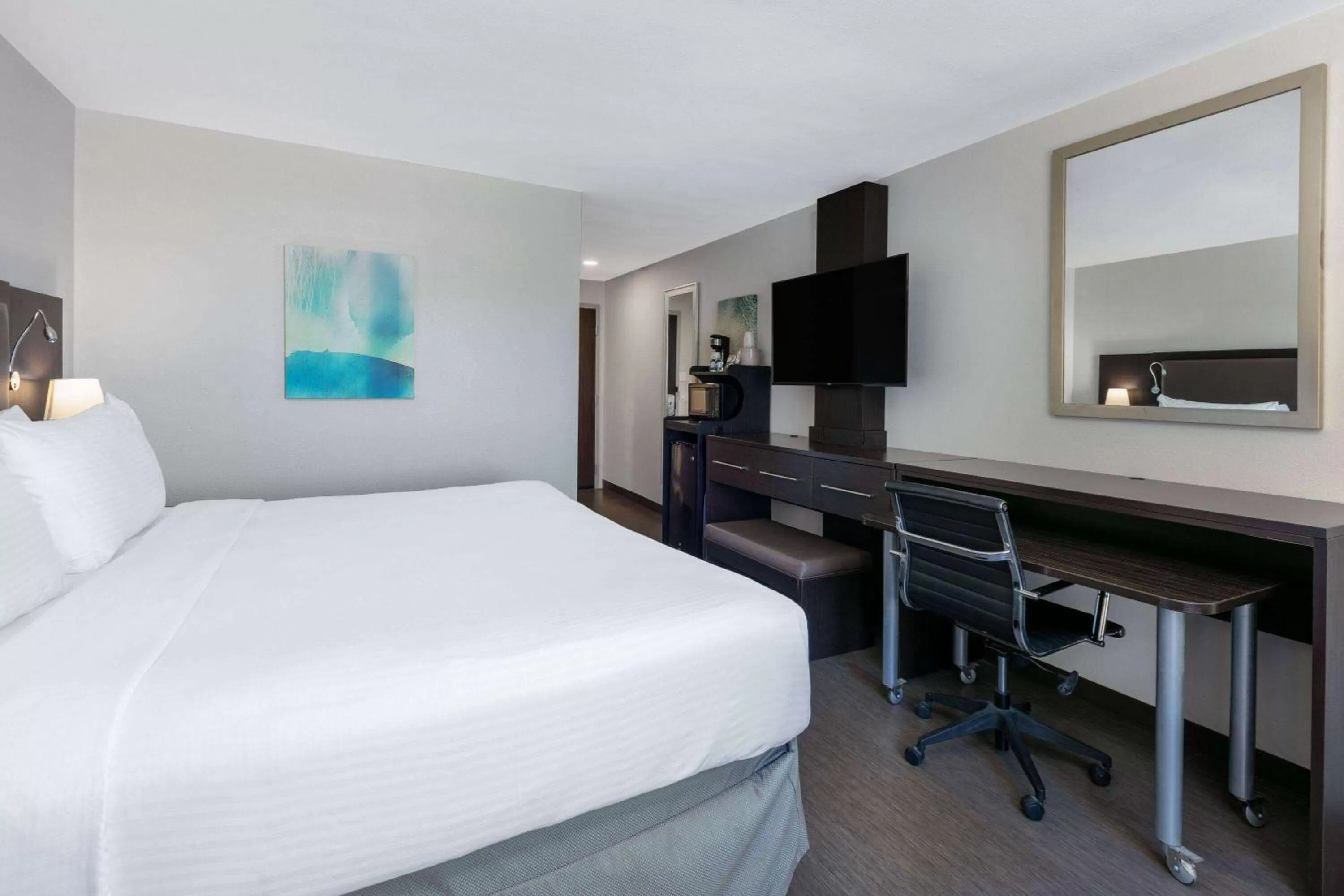 Photo of the whole room, Bed in Wyndham Corpus Christi Resort North Padre Island