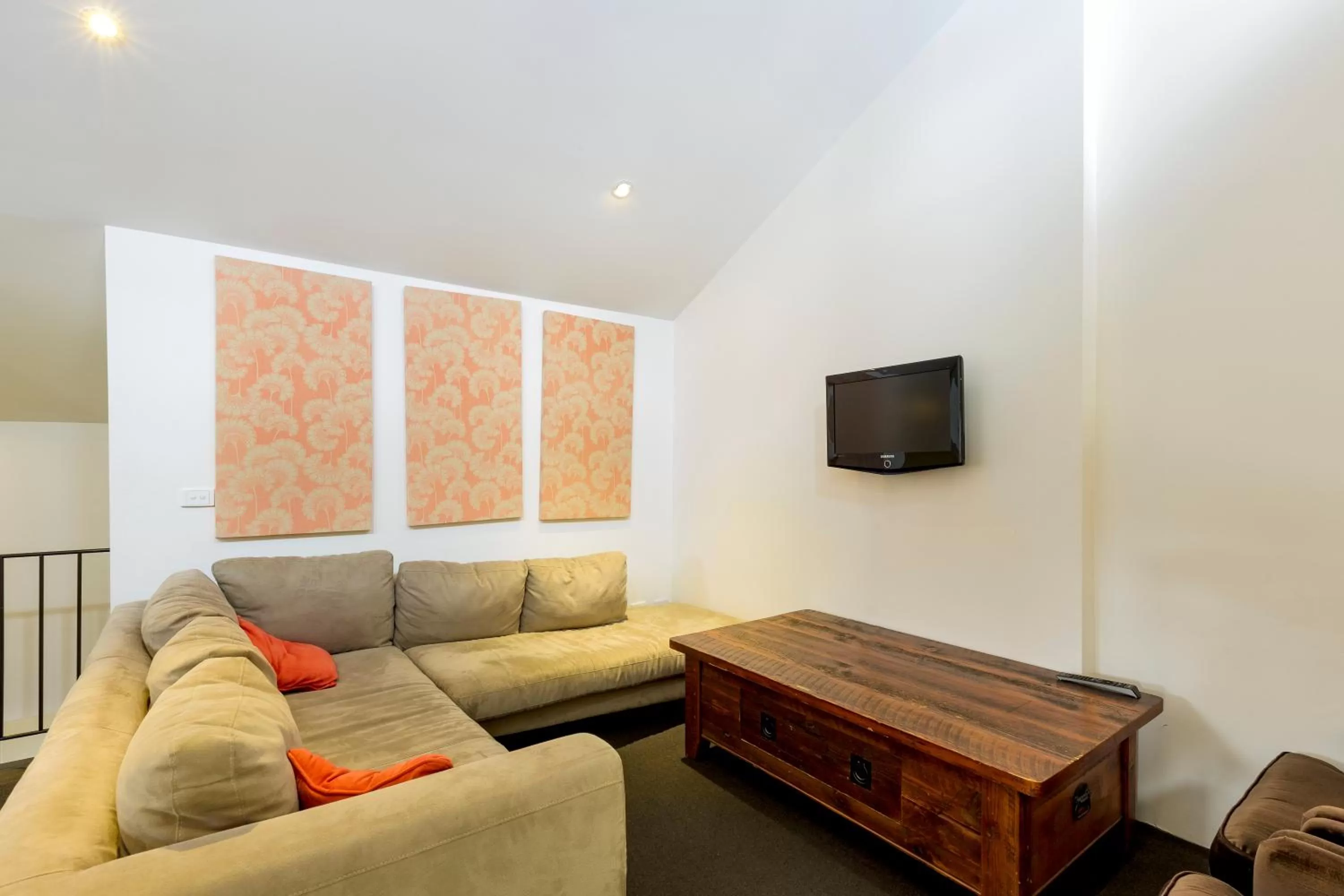 Living room in Alpine Woodsmoke Apartments