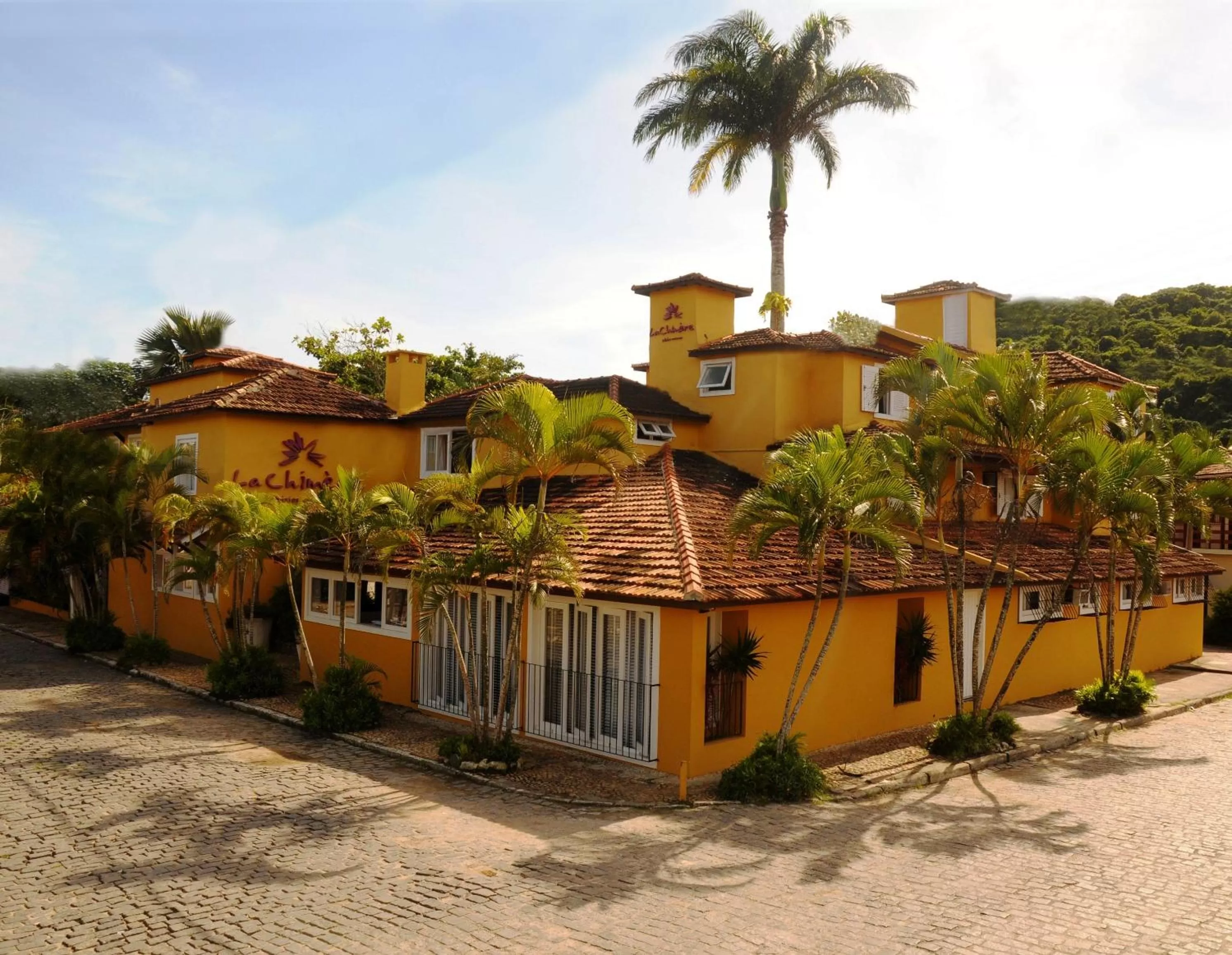 Facade/entrance in La Chimère Buzios Essence