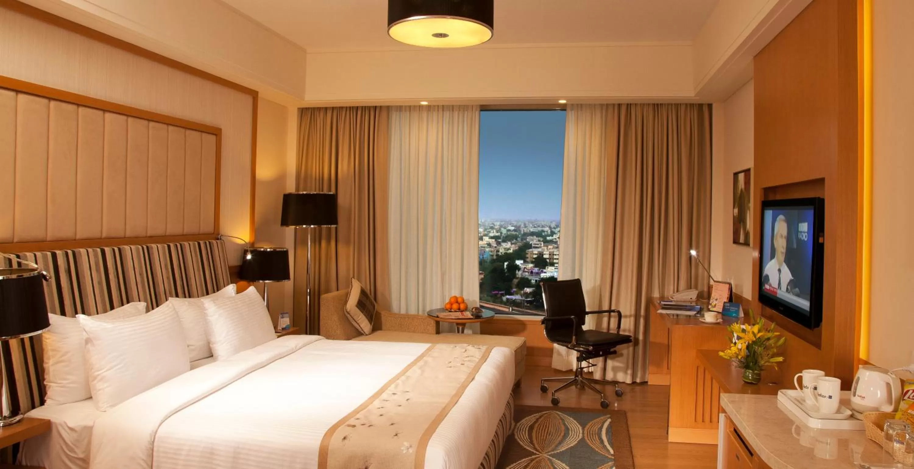 Shower, Bed in Radisson Blu Hotel, Nagpur